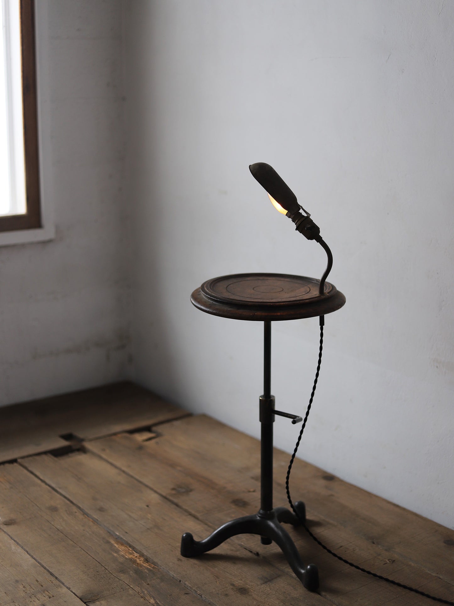 SIDE TABLE with LAMP
