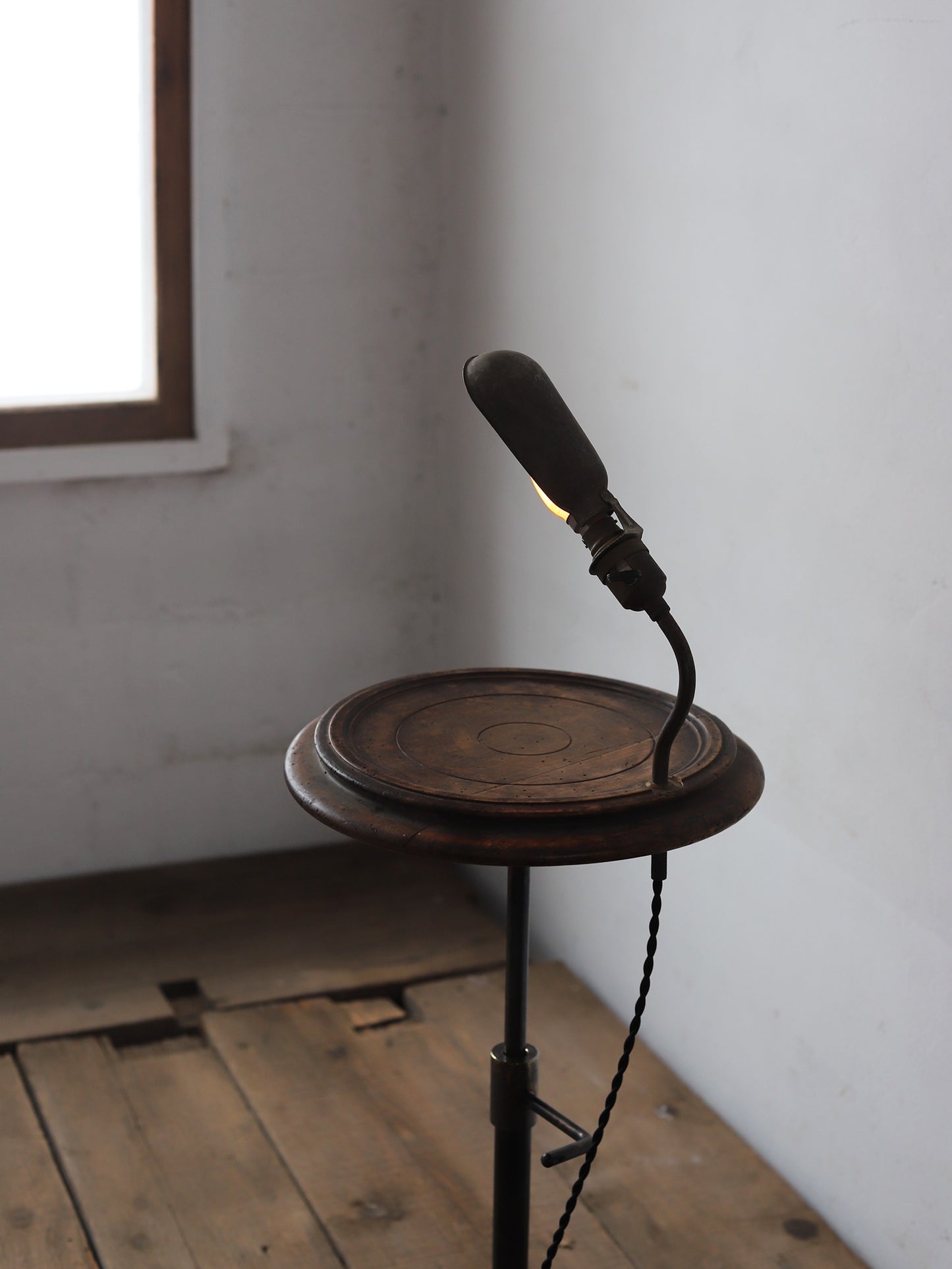 SIDE TABLE with LAMP