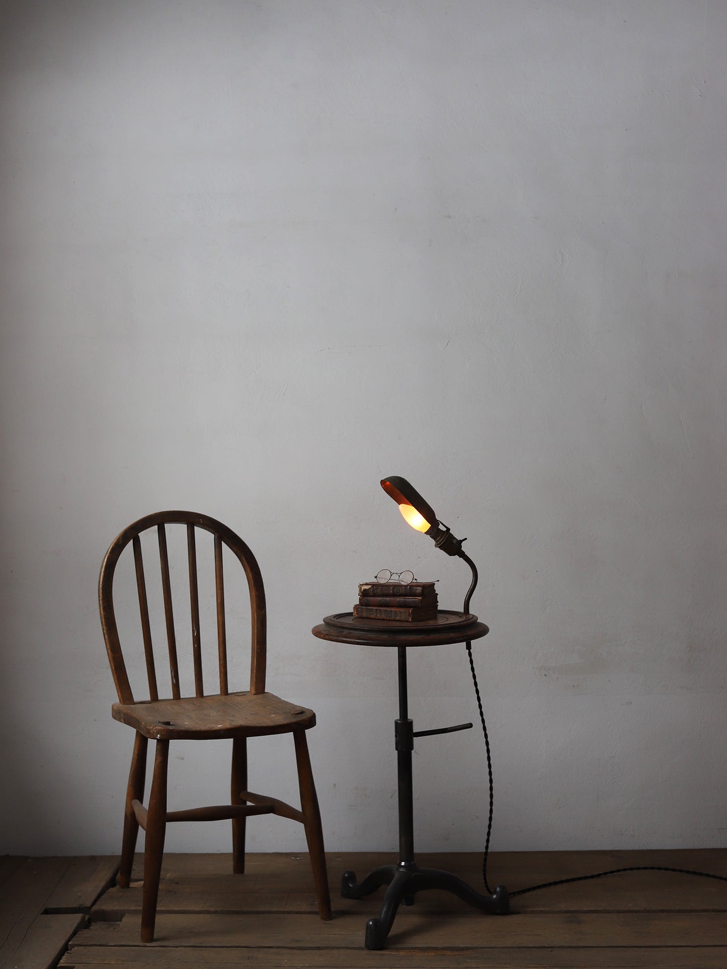 SIDE TABLE with LAMP
