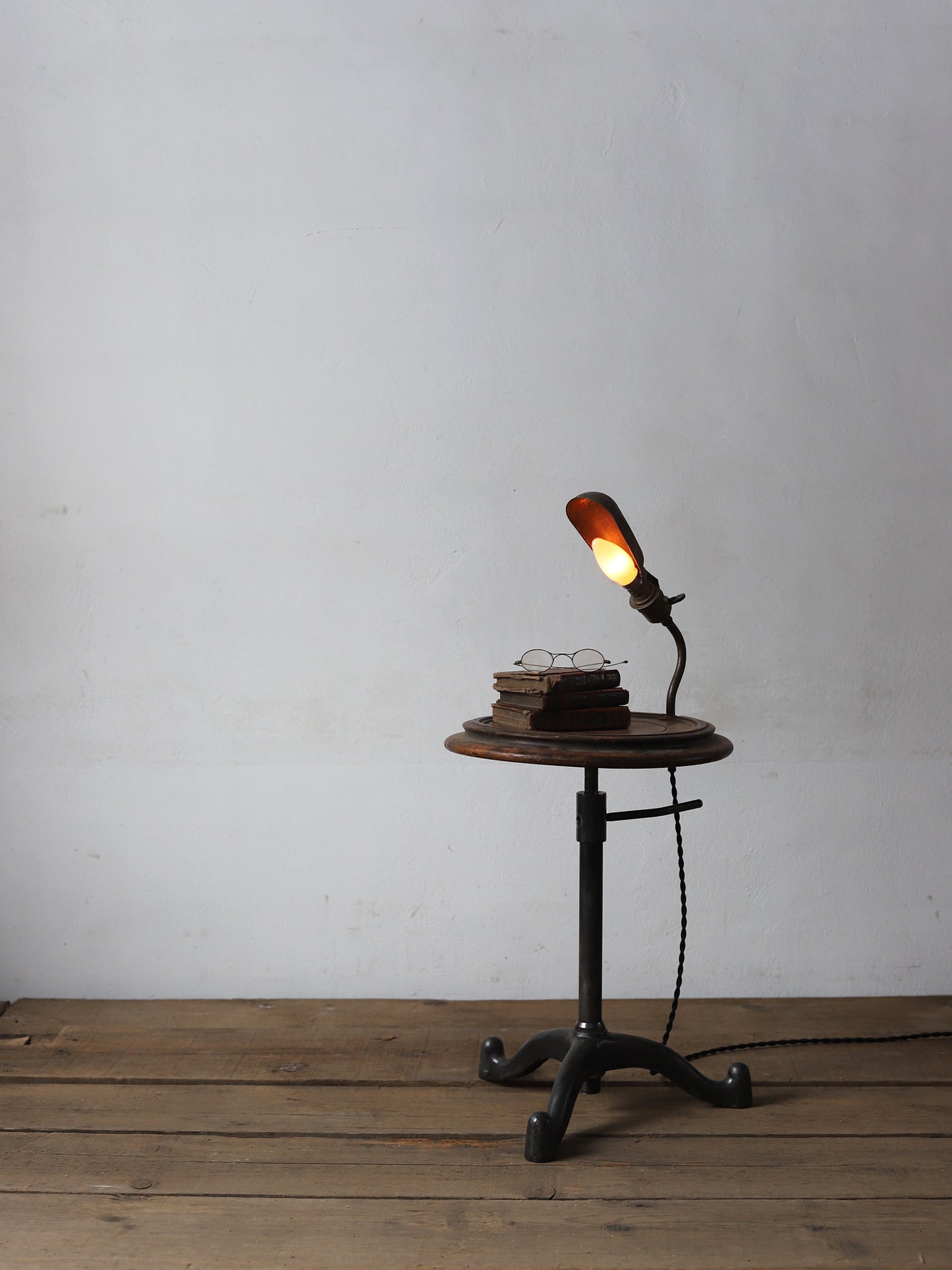 SIDE TABLE with LAMP
