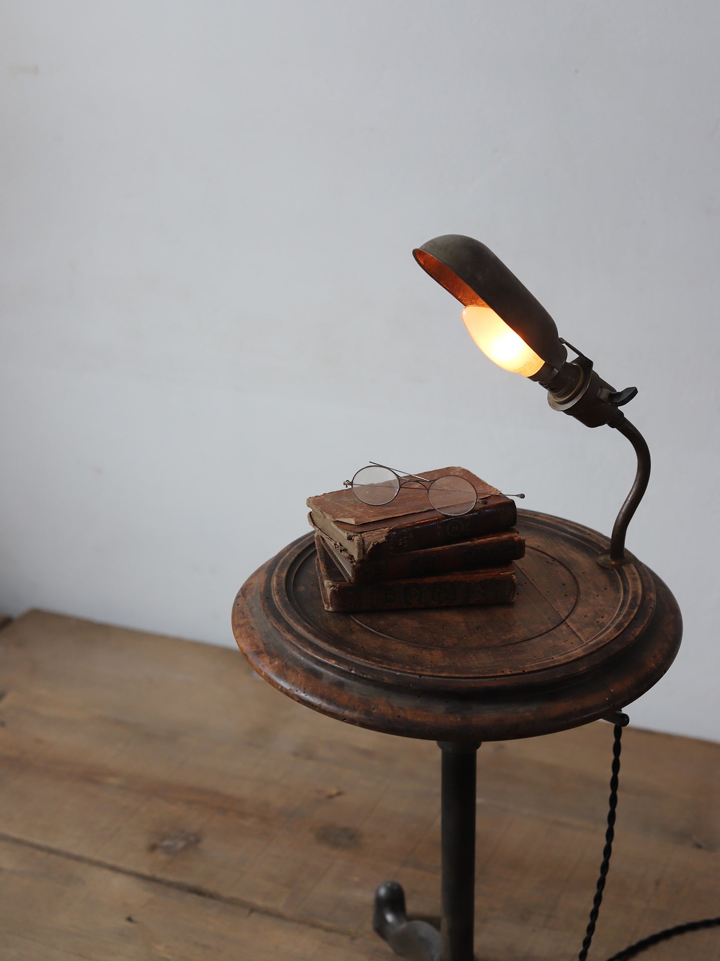 SIDE TABLE with LAMP