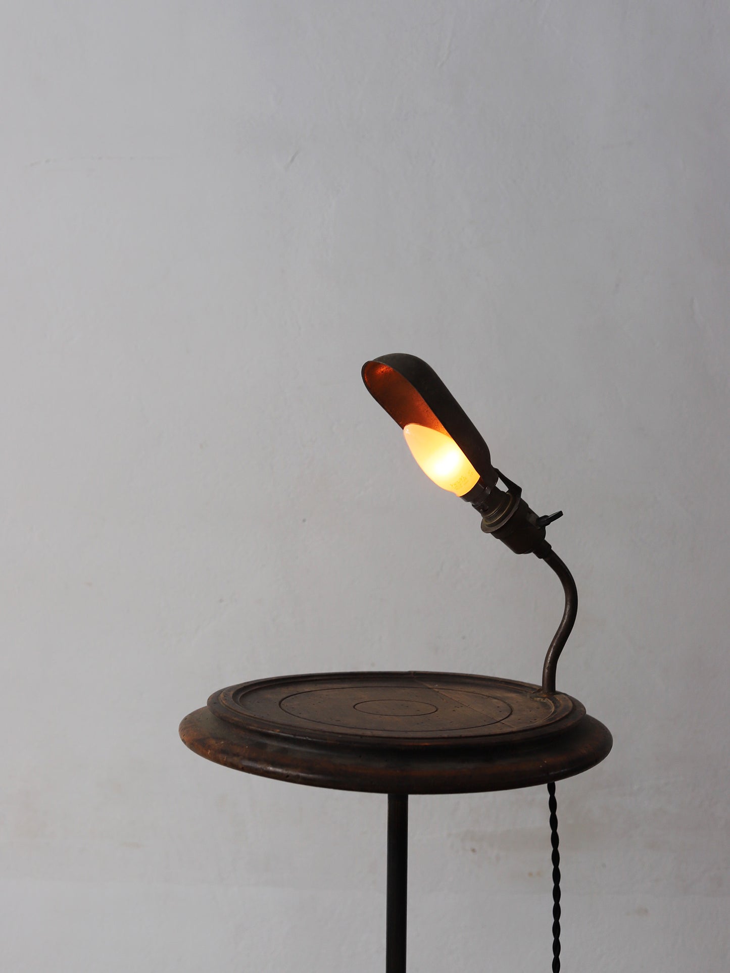 SIDE TABLE with LAMP