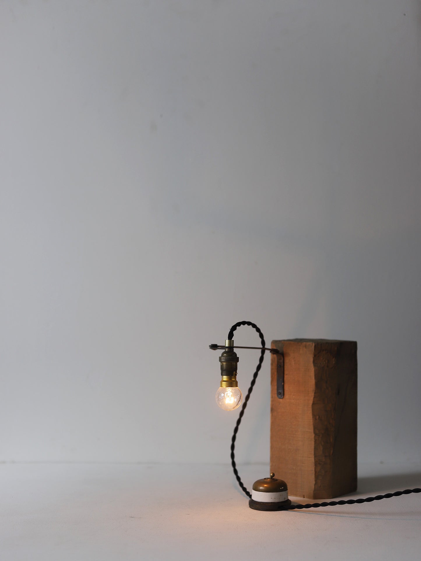 WALL LAMP