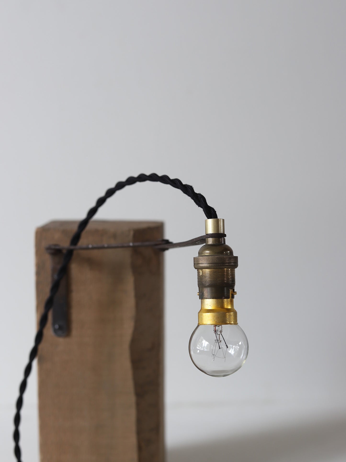 WALL LAMP