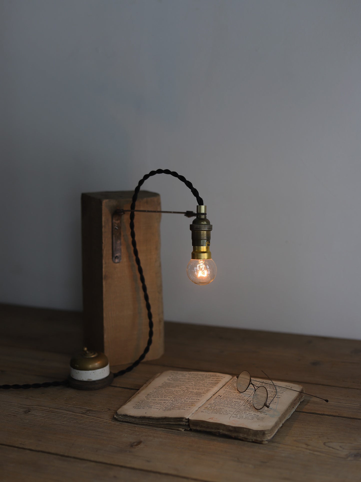 WALL LAMP