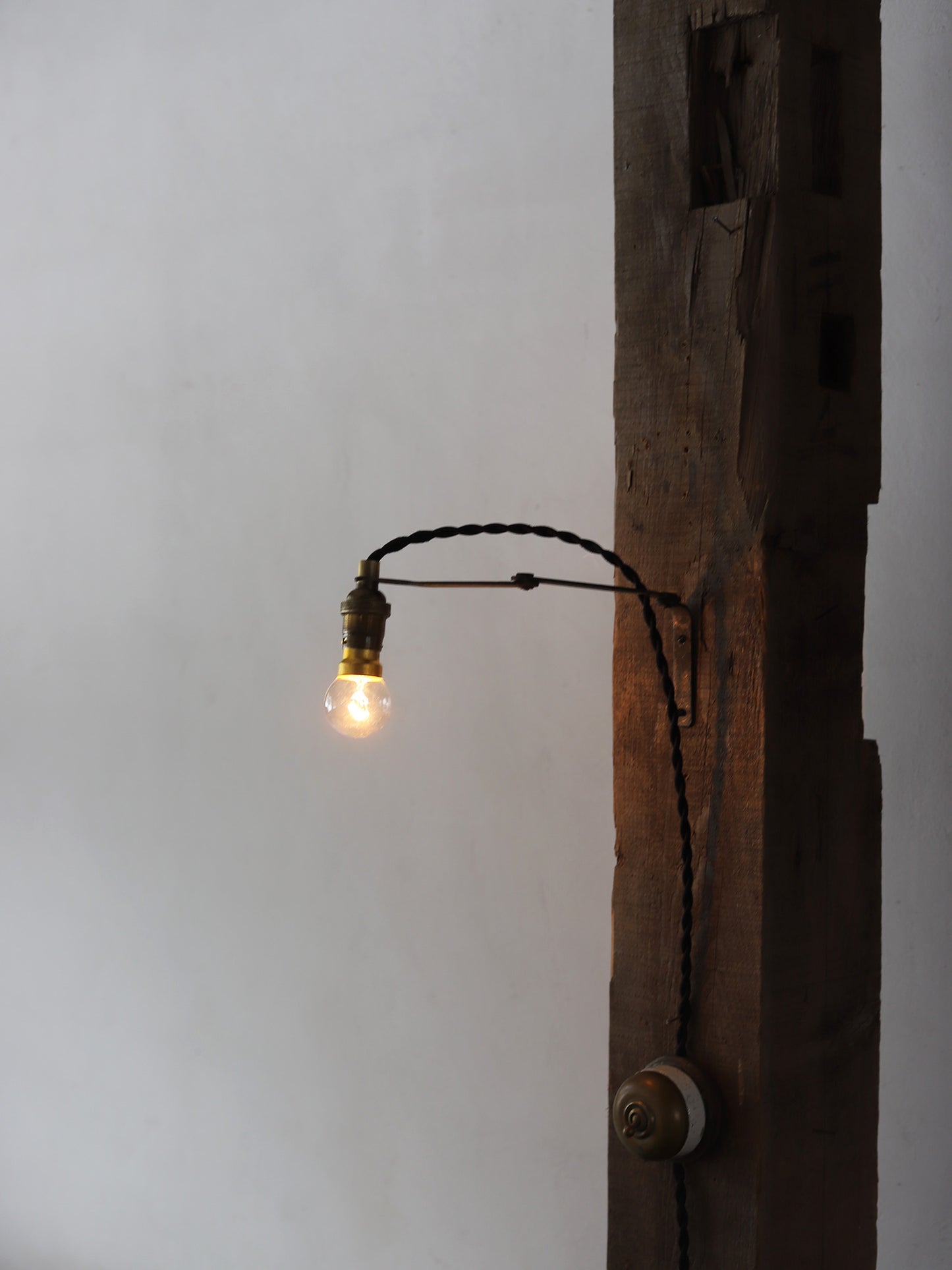 WALL LAMP