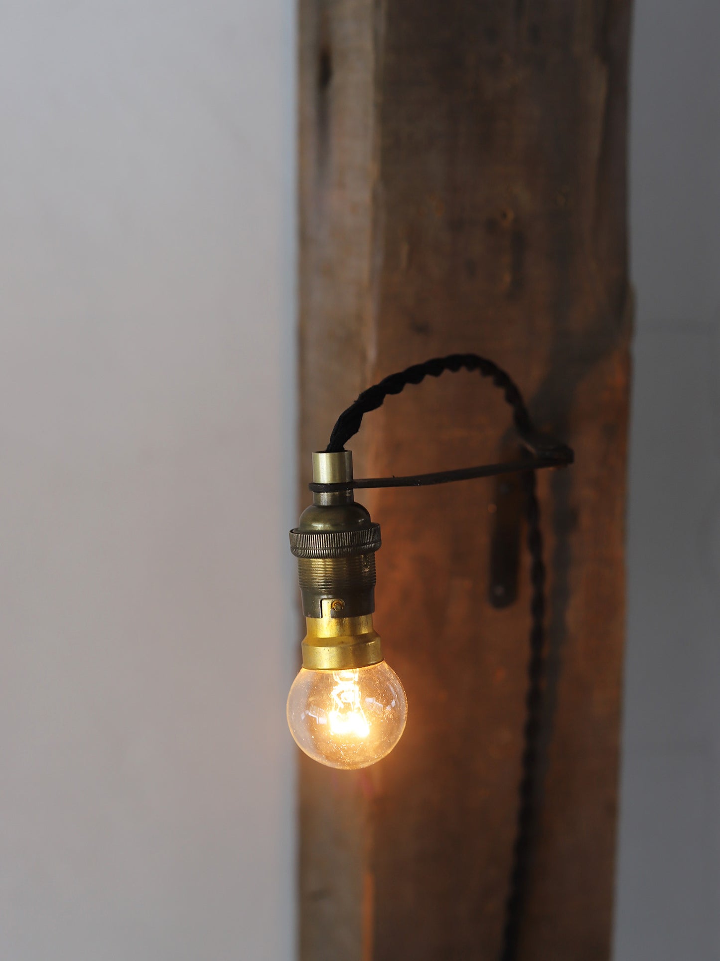 WALL LAMP