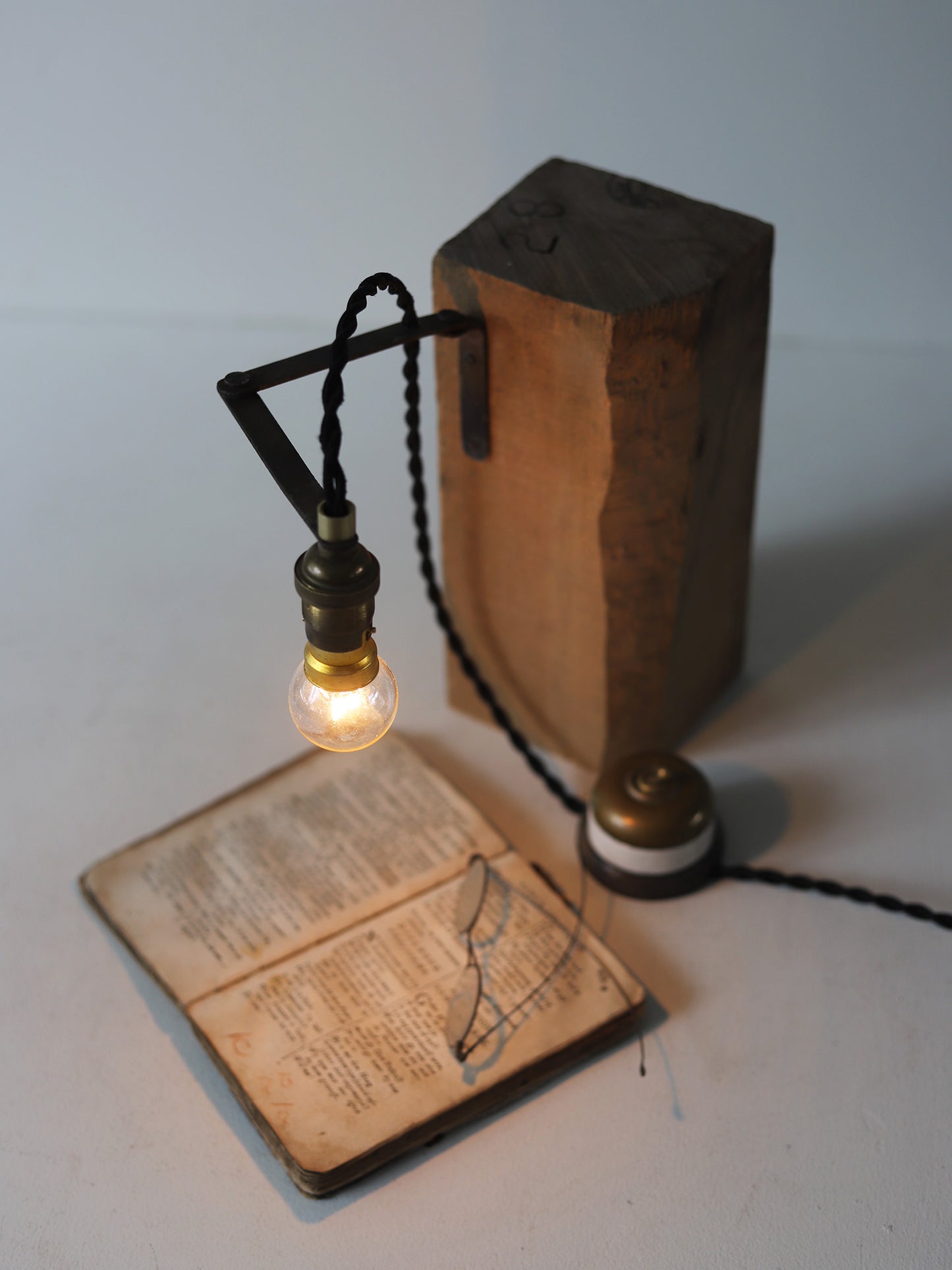 WALL LAMP