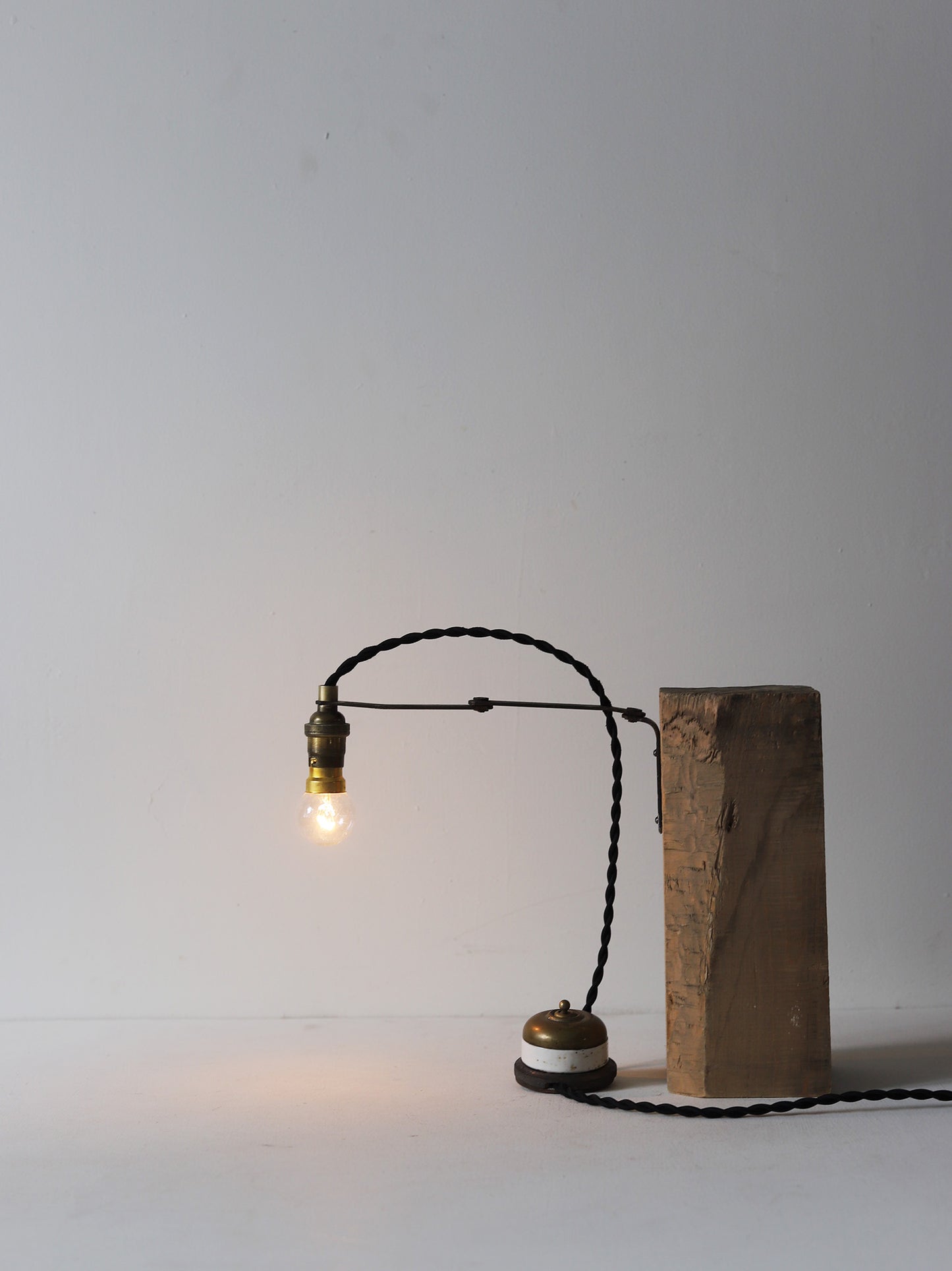 WALL LAMP