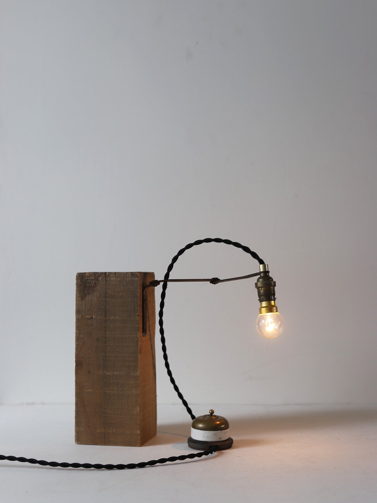 WALL LAMP