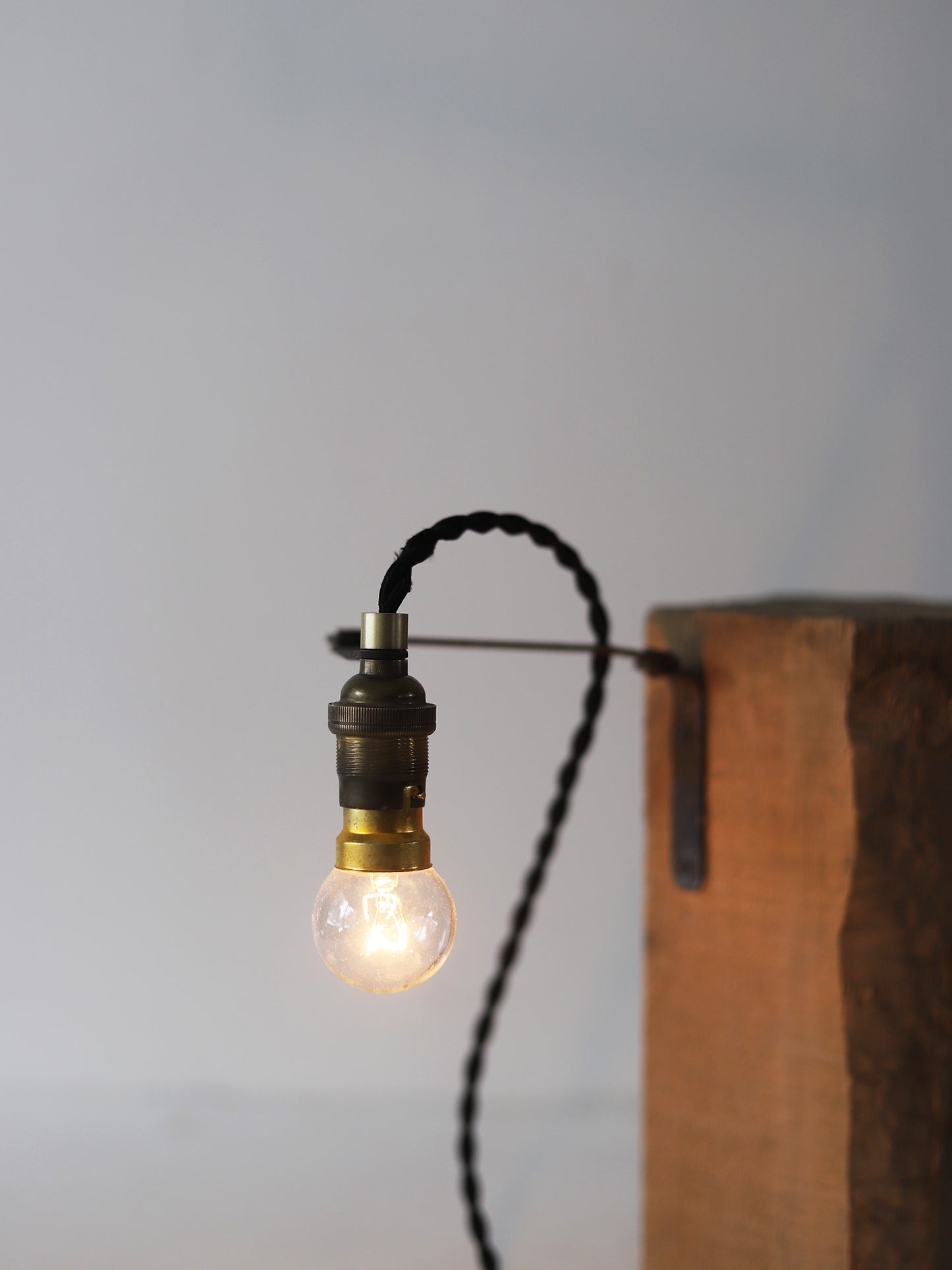 WALL LAMP