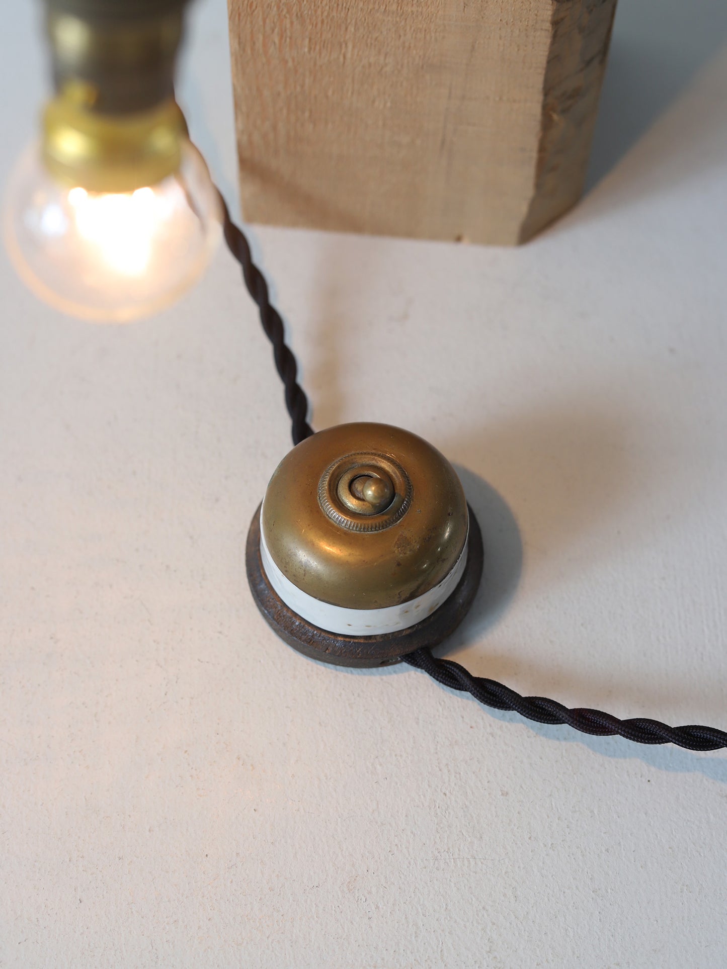 WALL LAMP