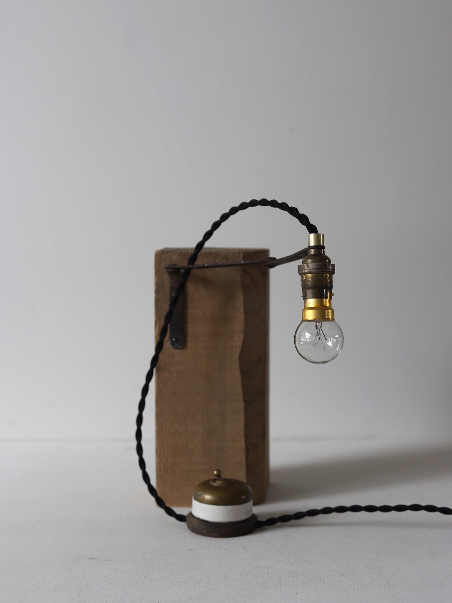 WALL LAMP