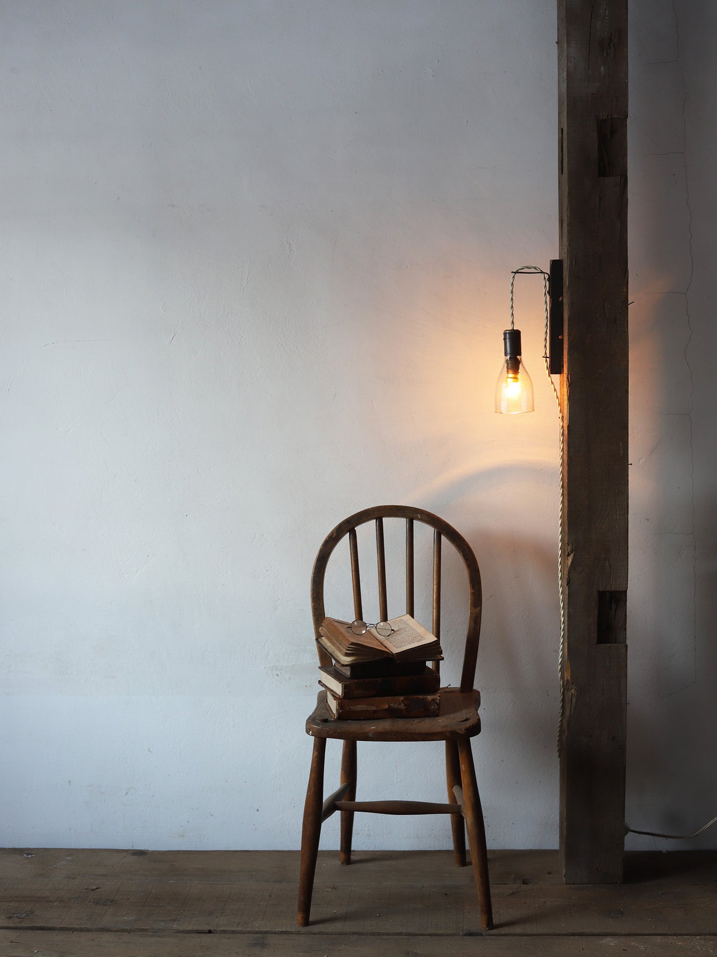 GLASS SHADE LAMP