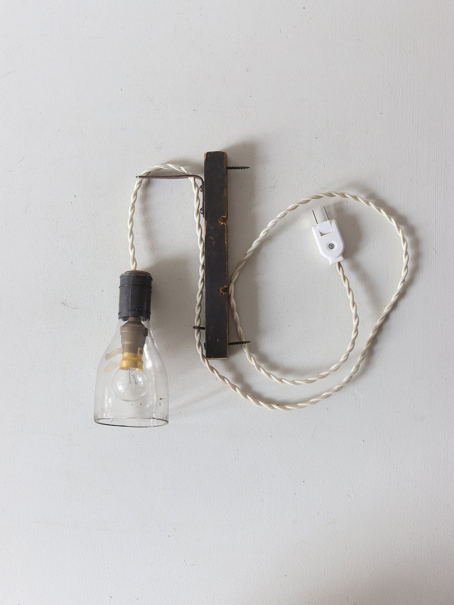 GLASS SHADE LAMP