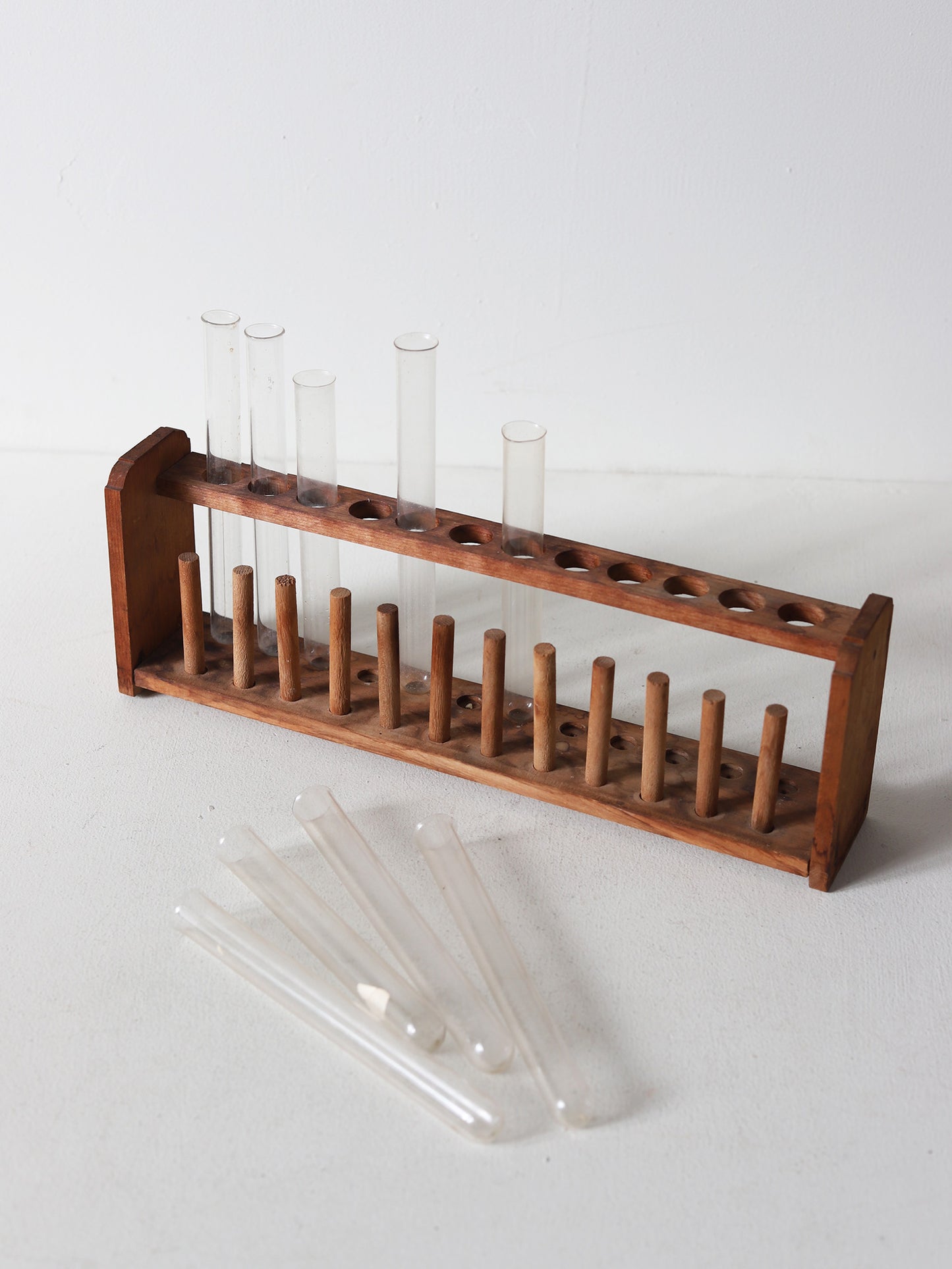 TUBE STAND