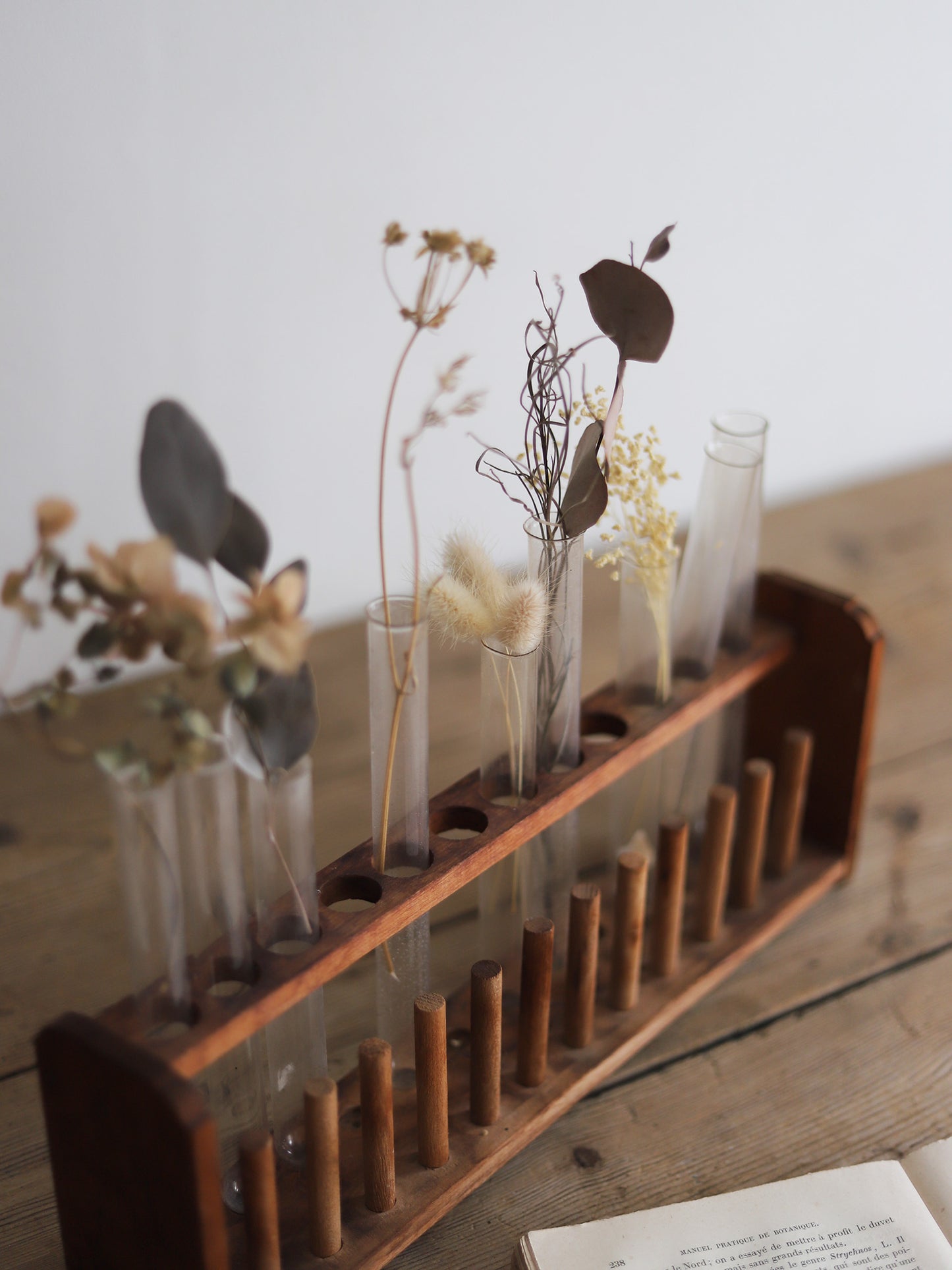TUBE STAND