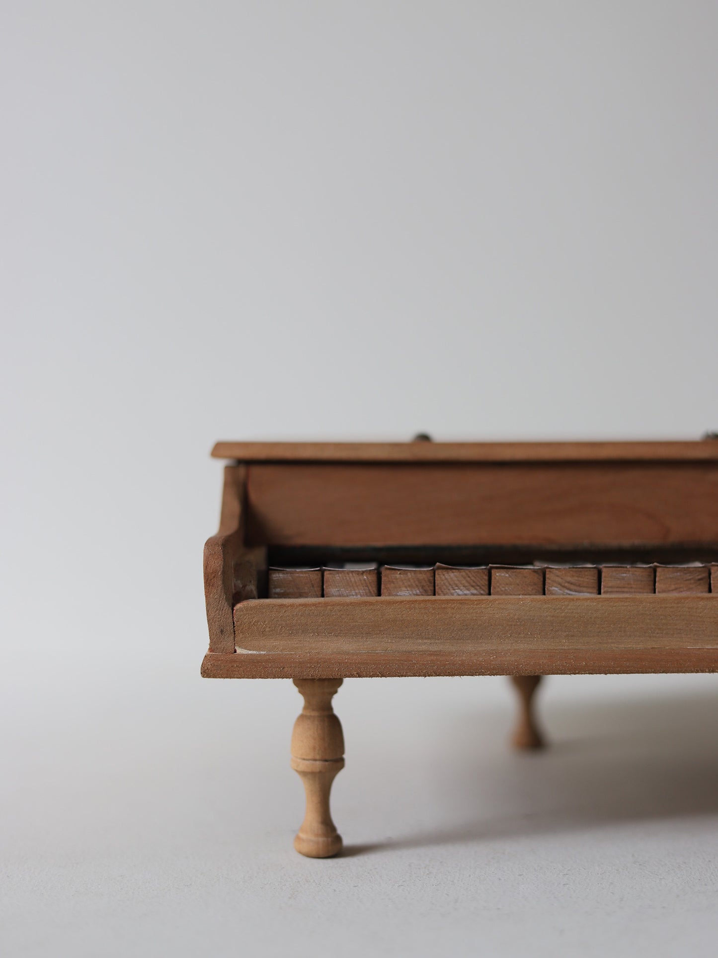 TOY PIANO