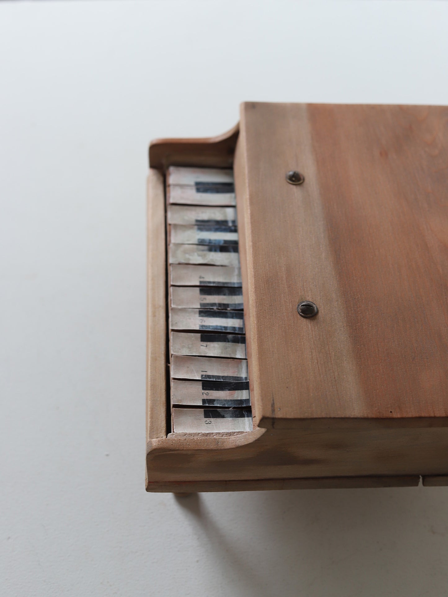 TOY PIANO