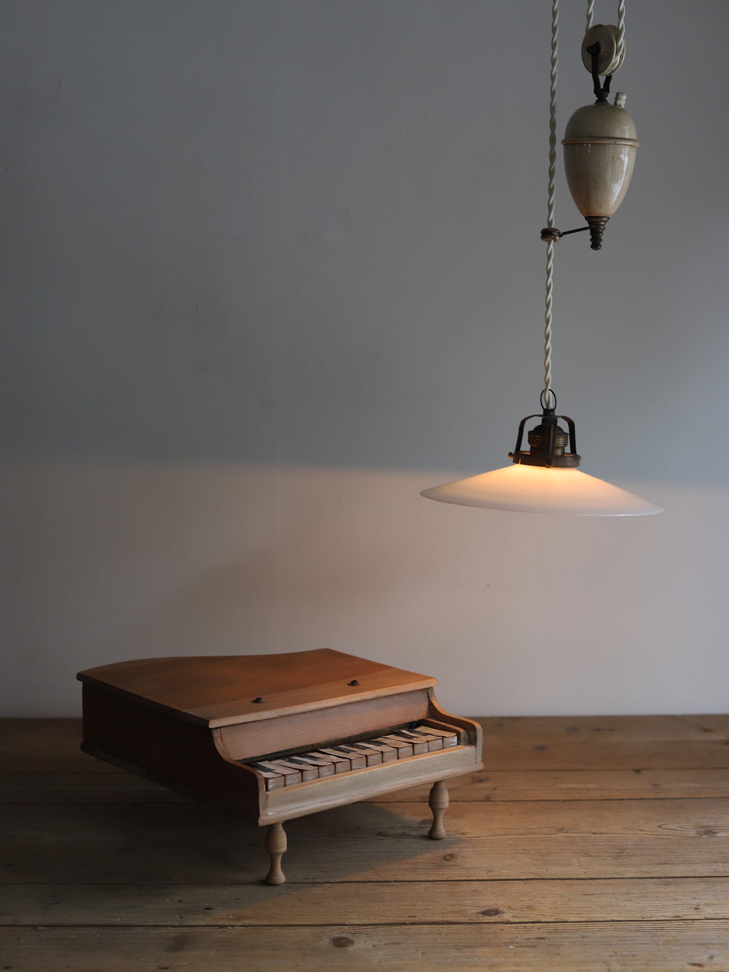 TOY PIANO