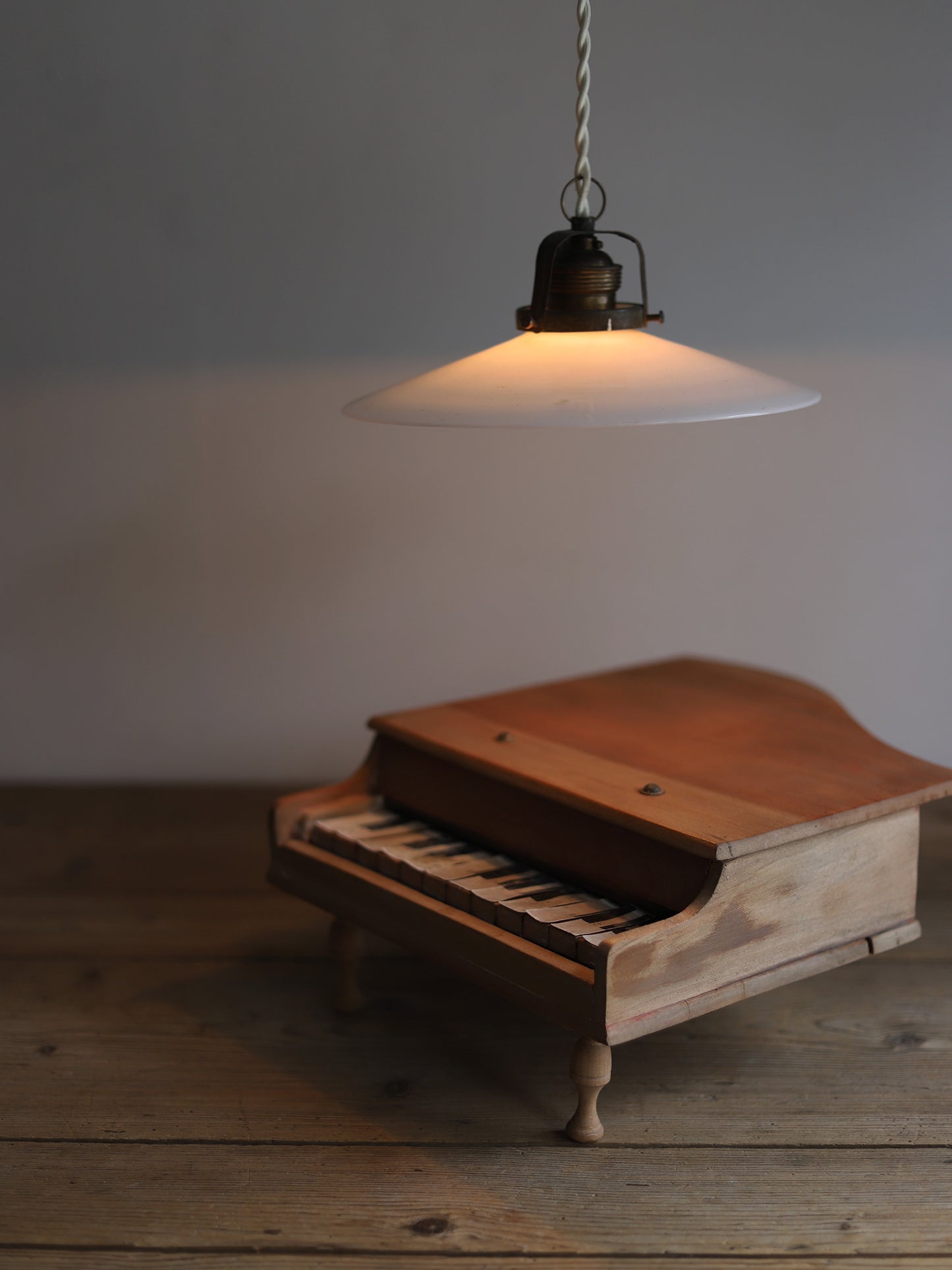 TOY PIANO