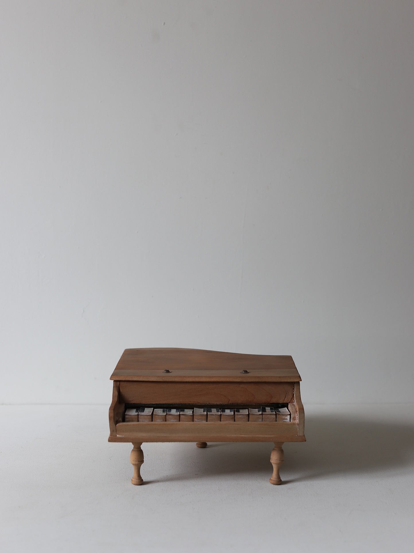 TOY PIANO