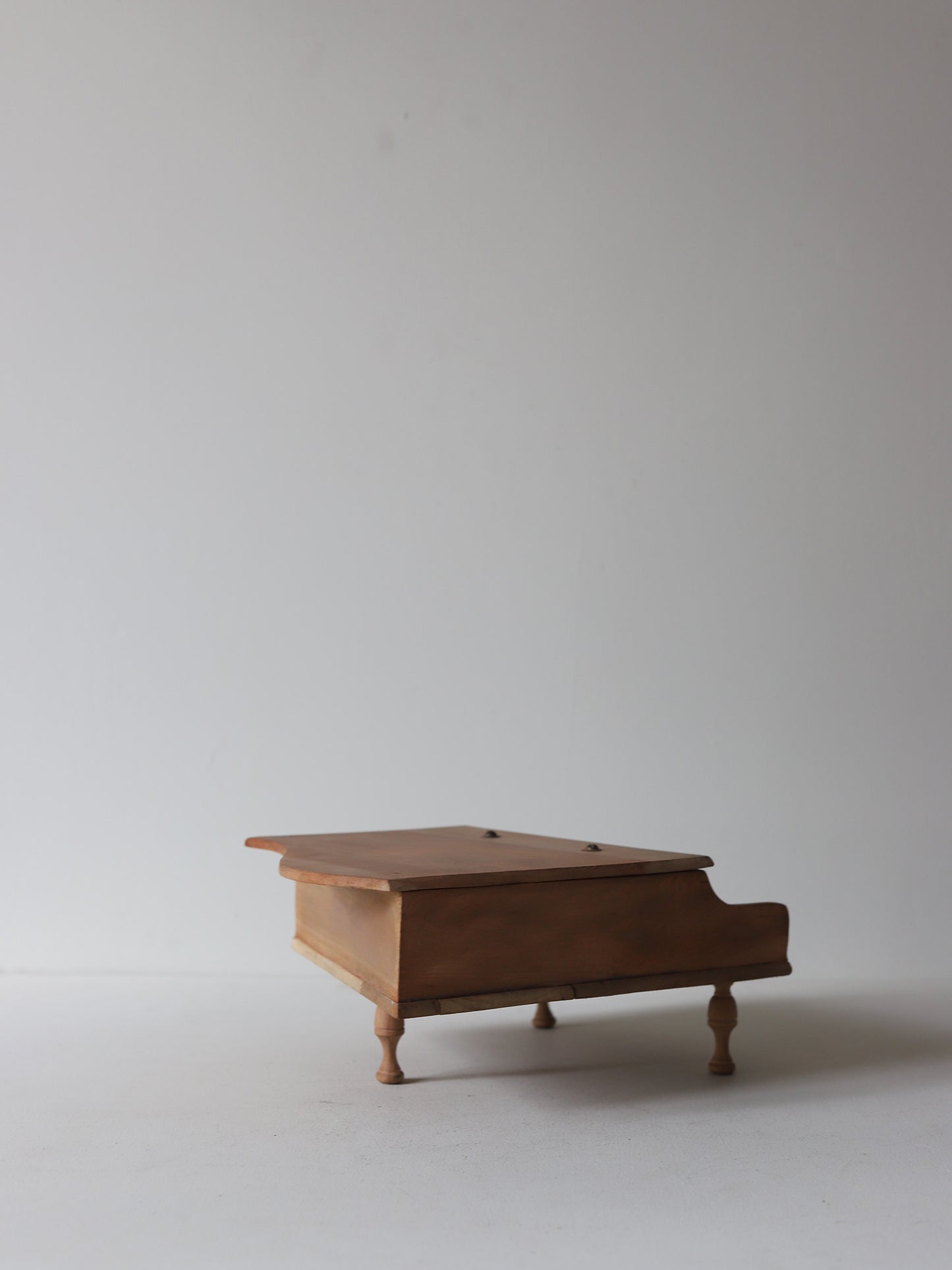 TOY PIANO