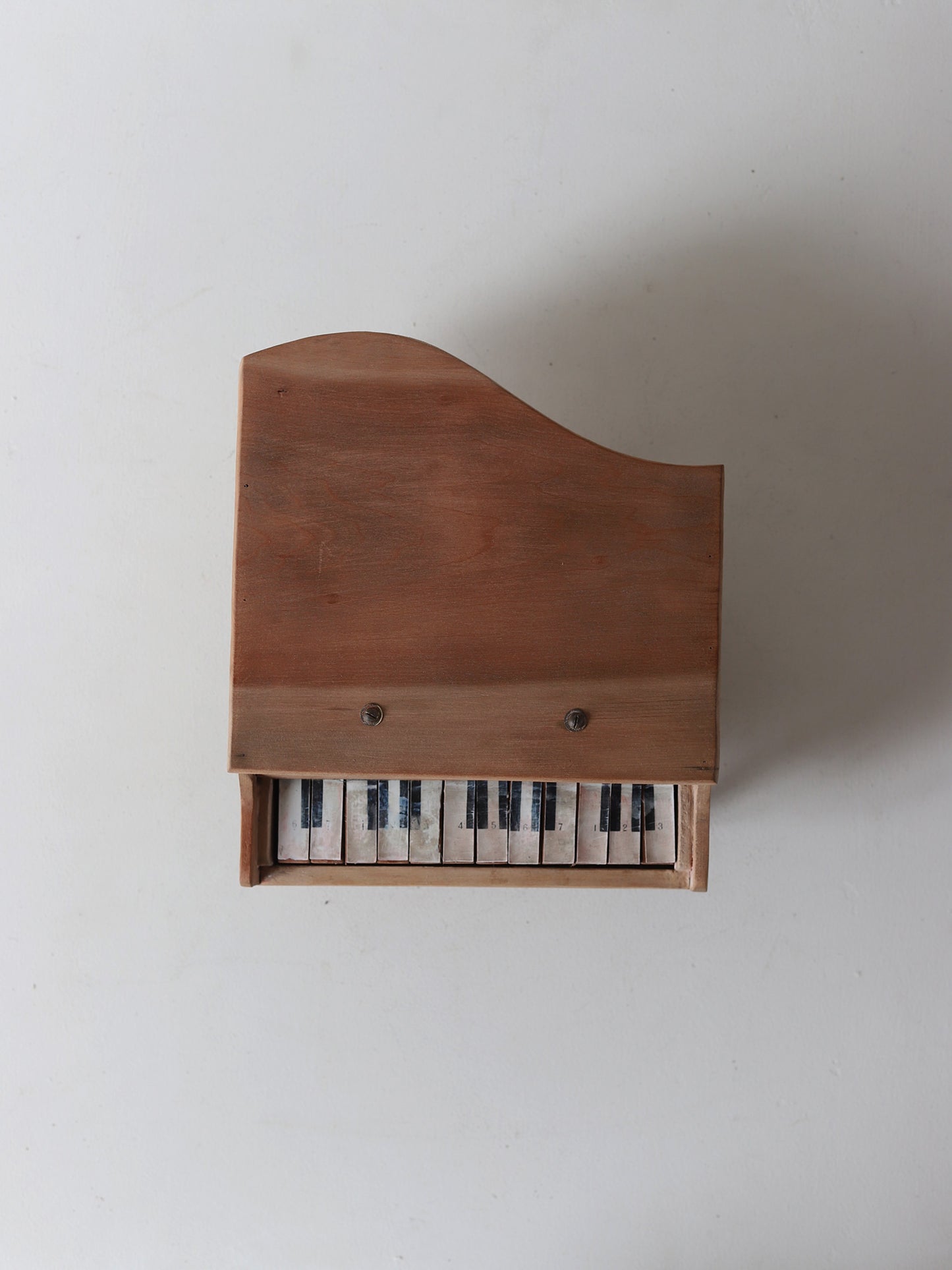 TOY PIANO