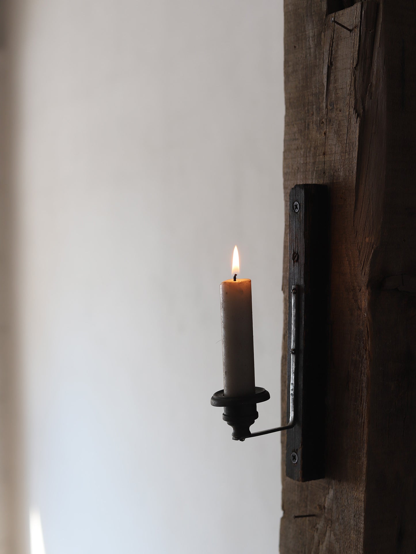 WALL CANDLE STAND