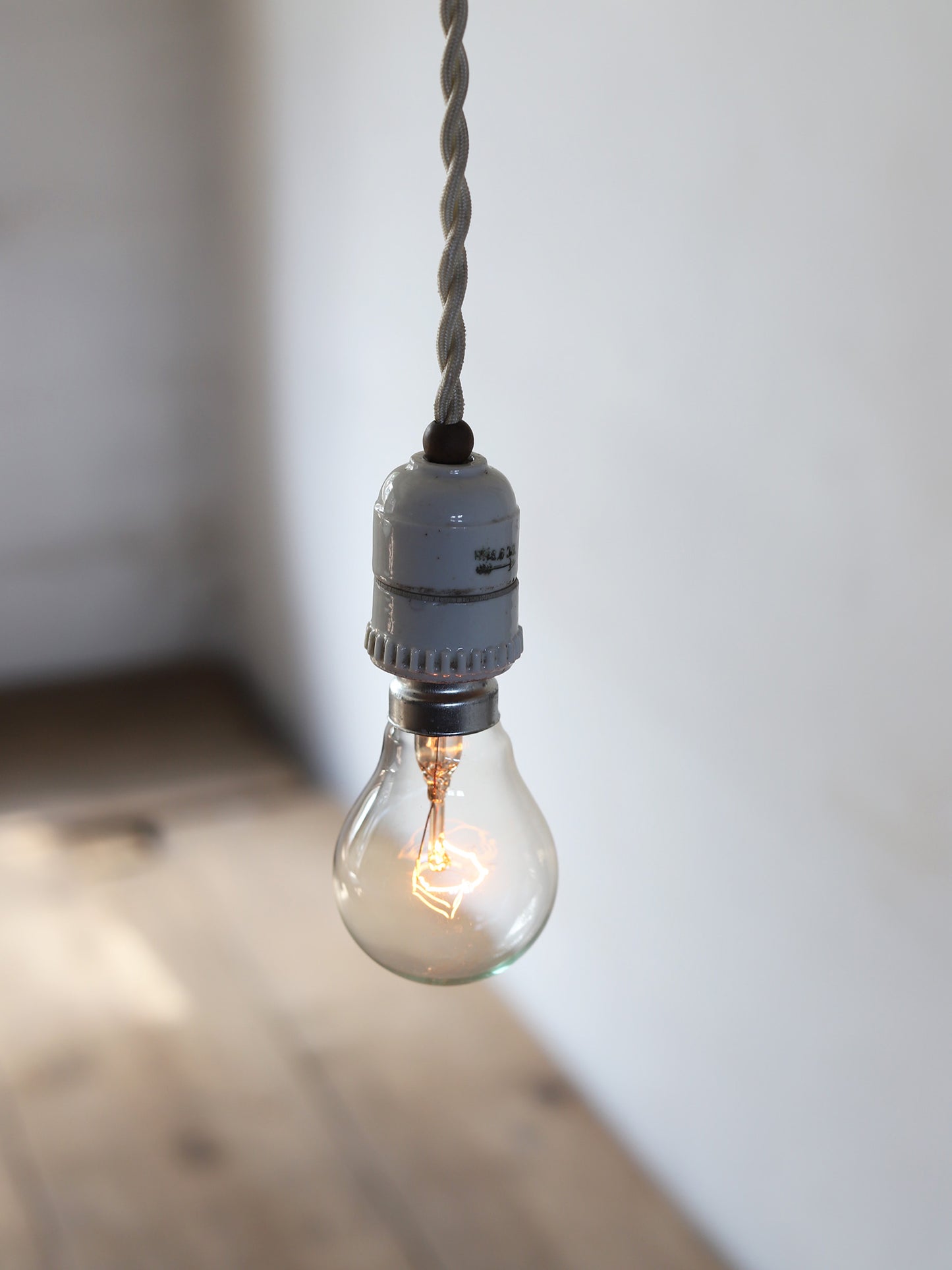 POTTERY LIFTING LAMP
