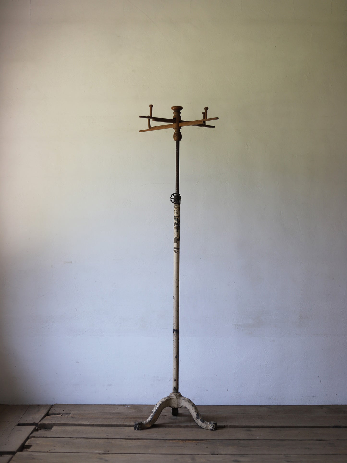 HANGER STAND