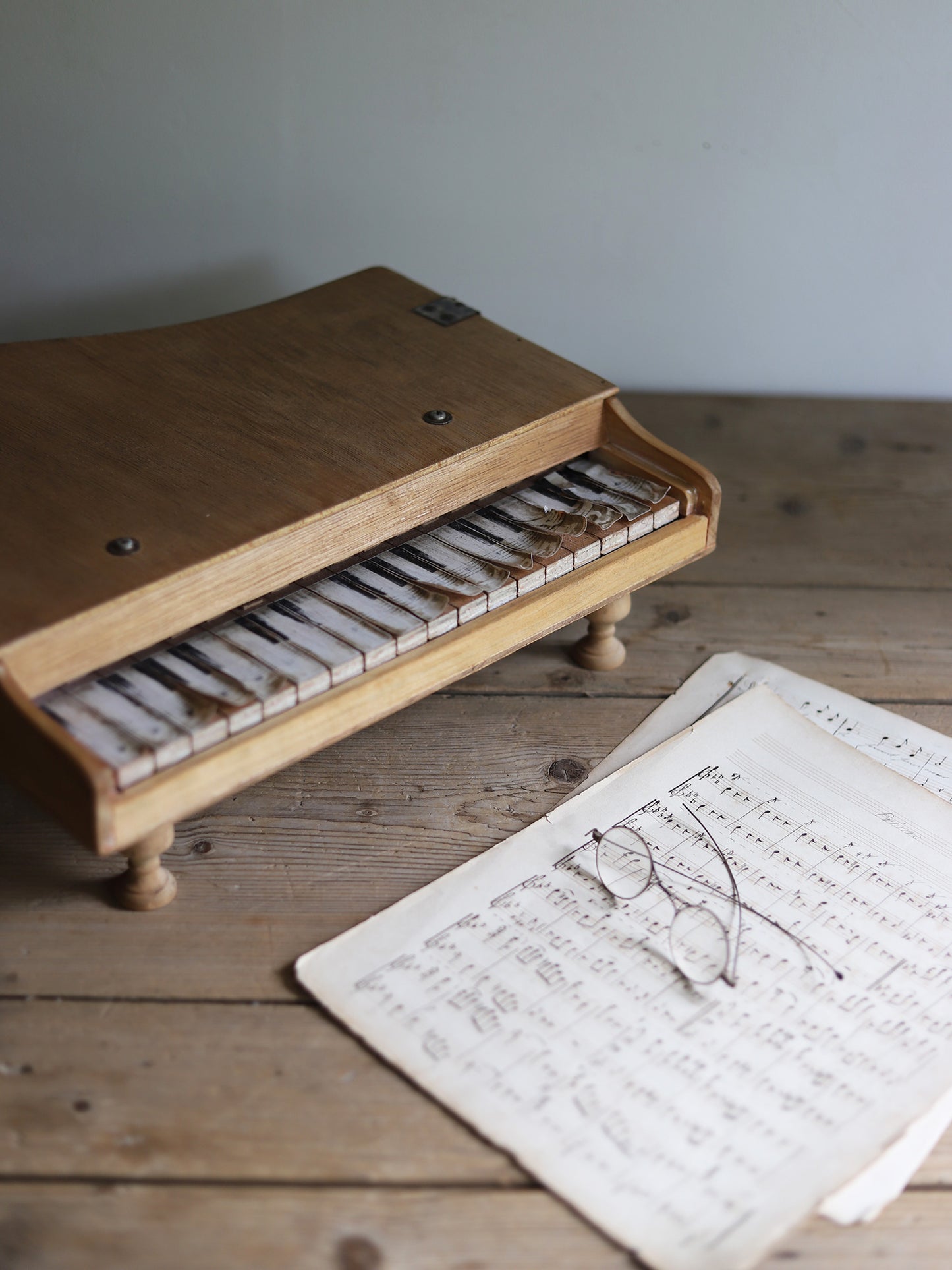TOY PIANO
