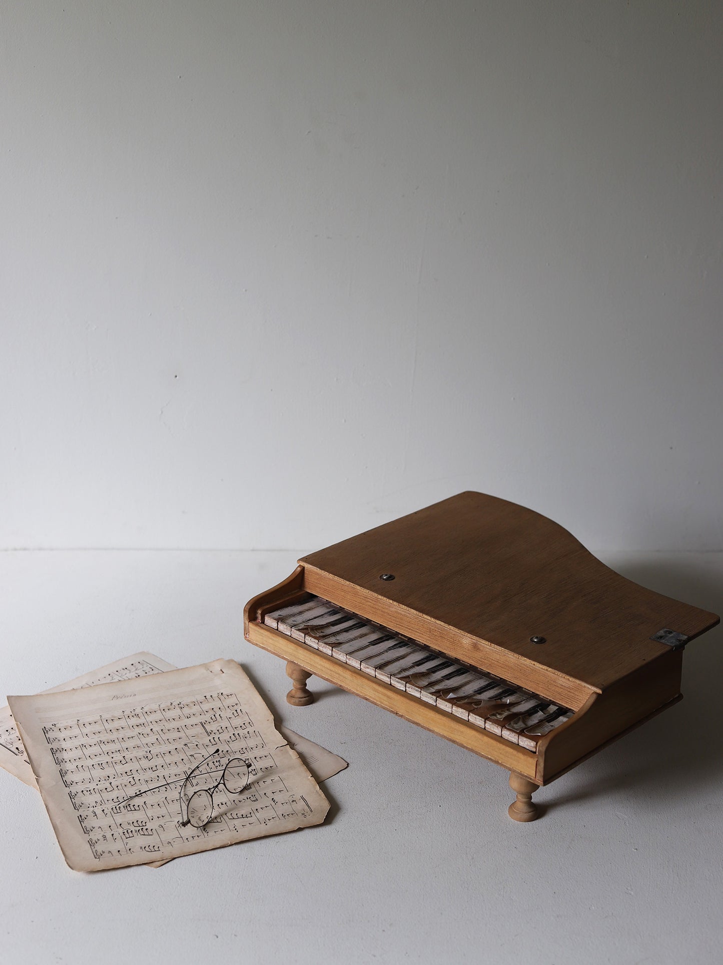 TOY PIANO