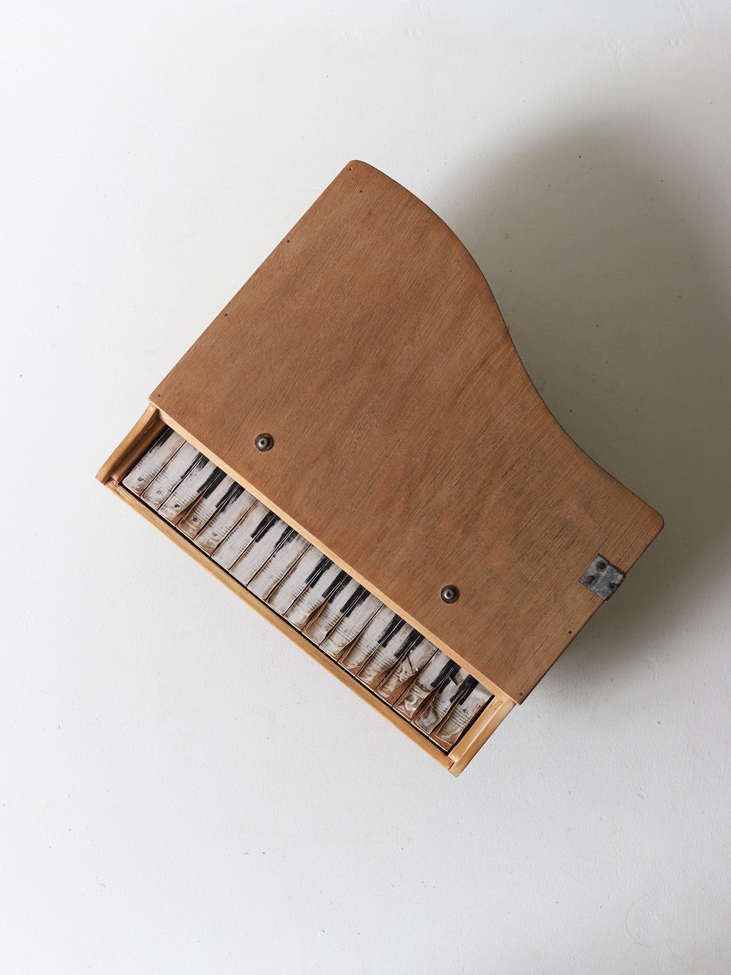 TOY PIANO