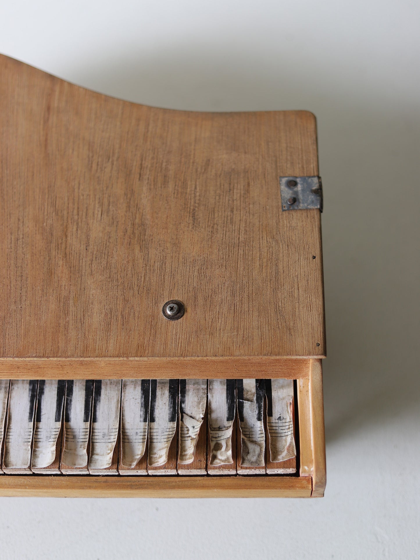 TOY PIANO
