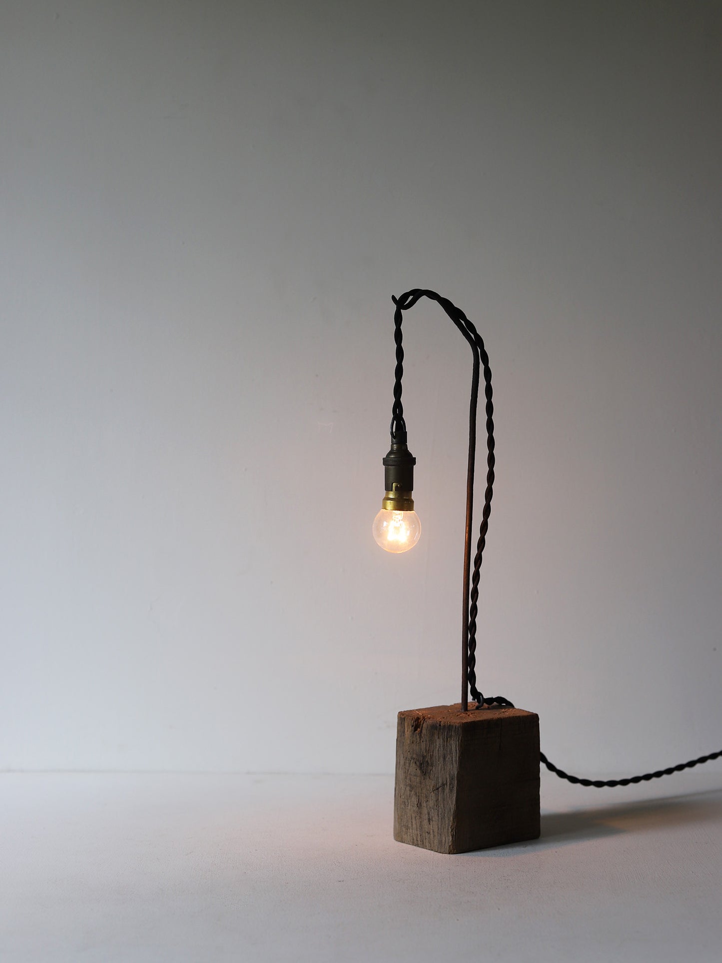 WOOD BROCK LAMP
