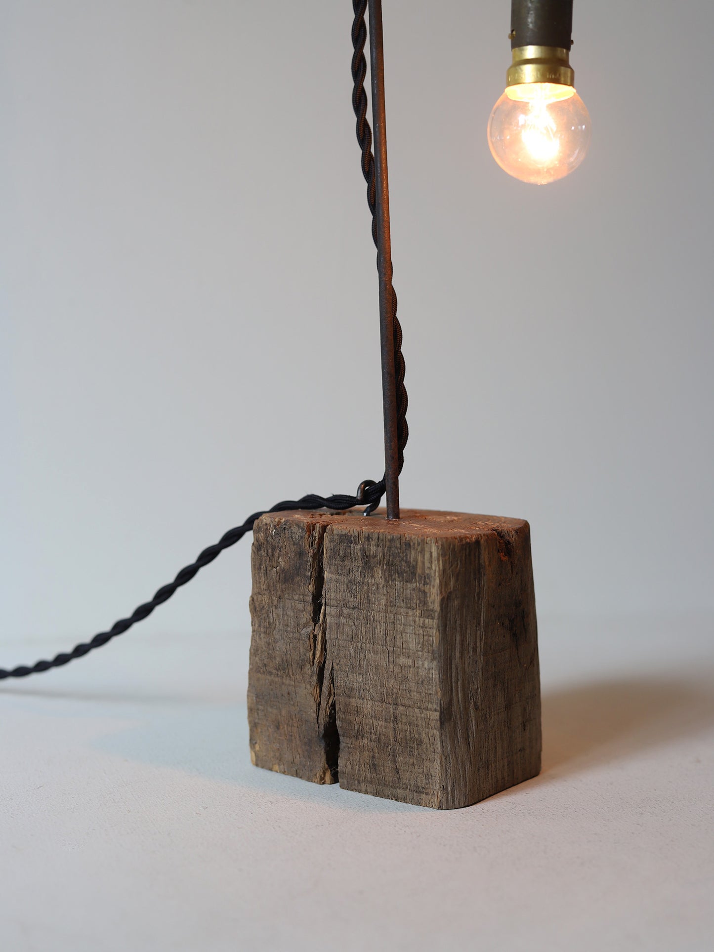 WOOD BROCK LAMP