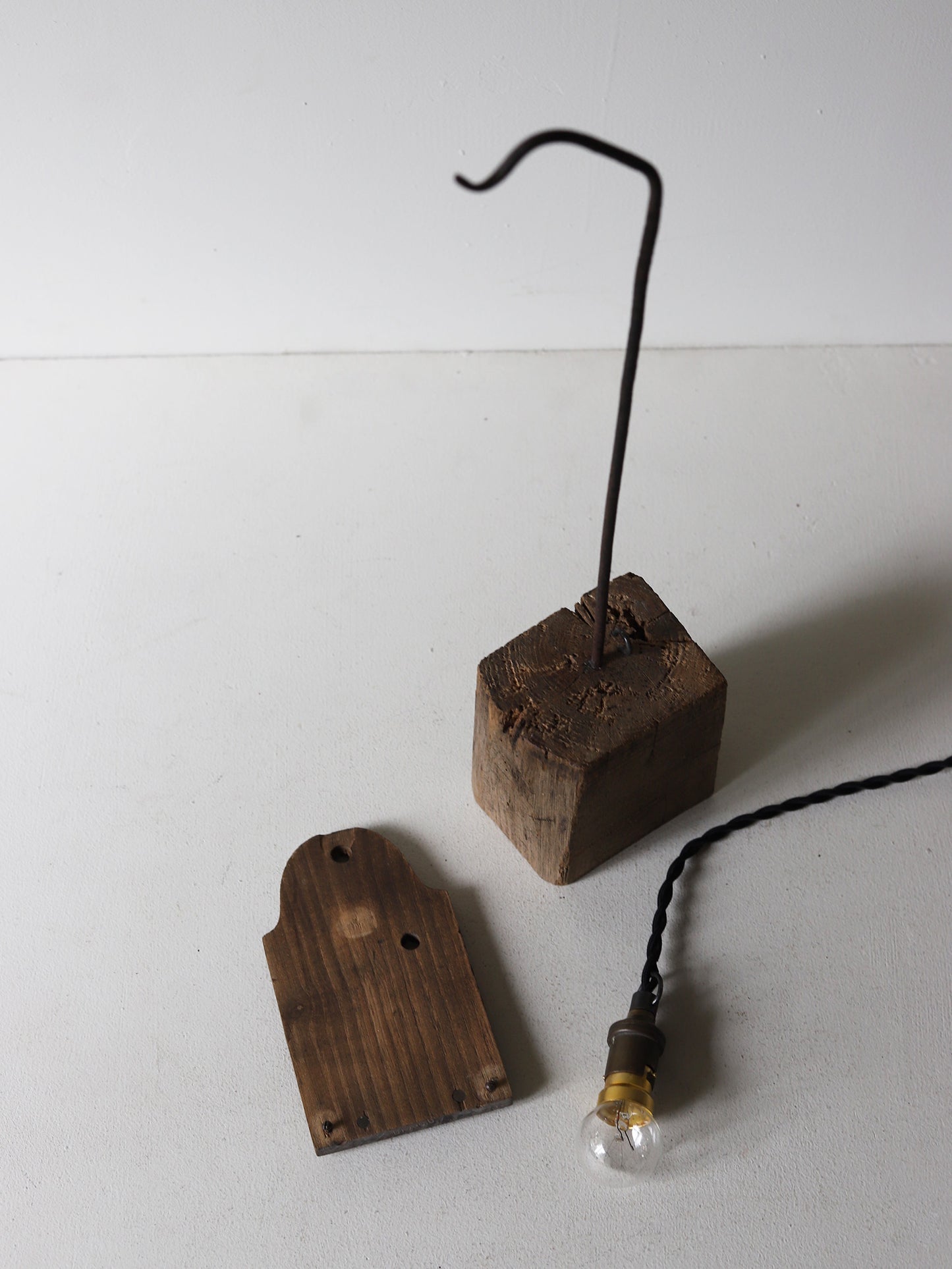 WOOD BROCK LAMP