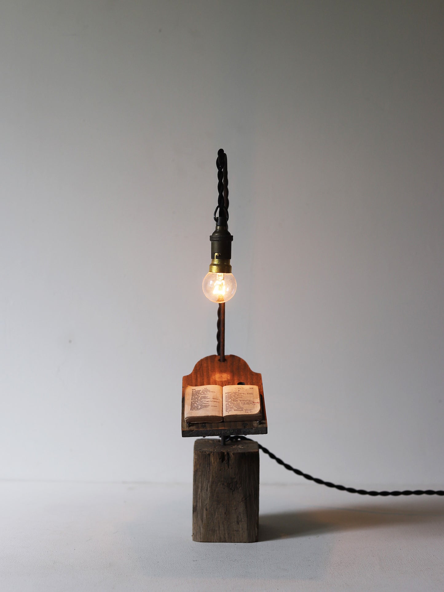 WOOD BROCK LAMP