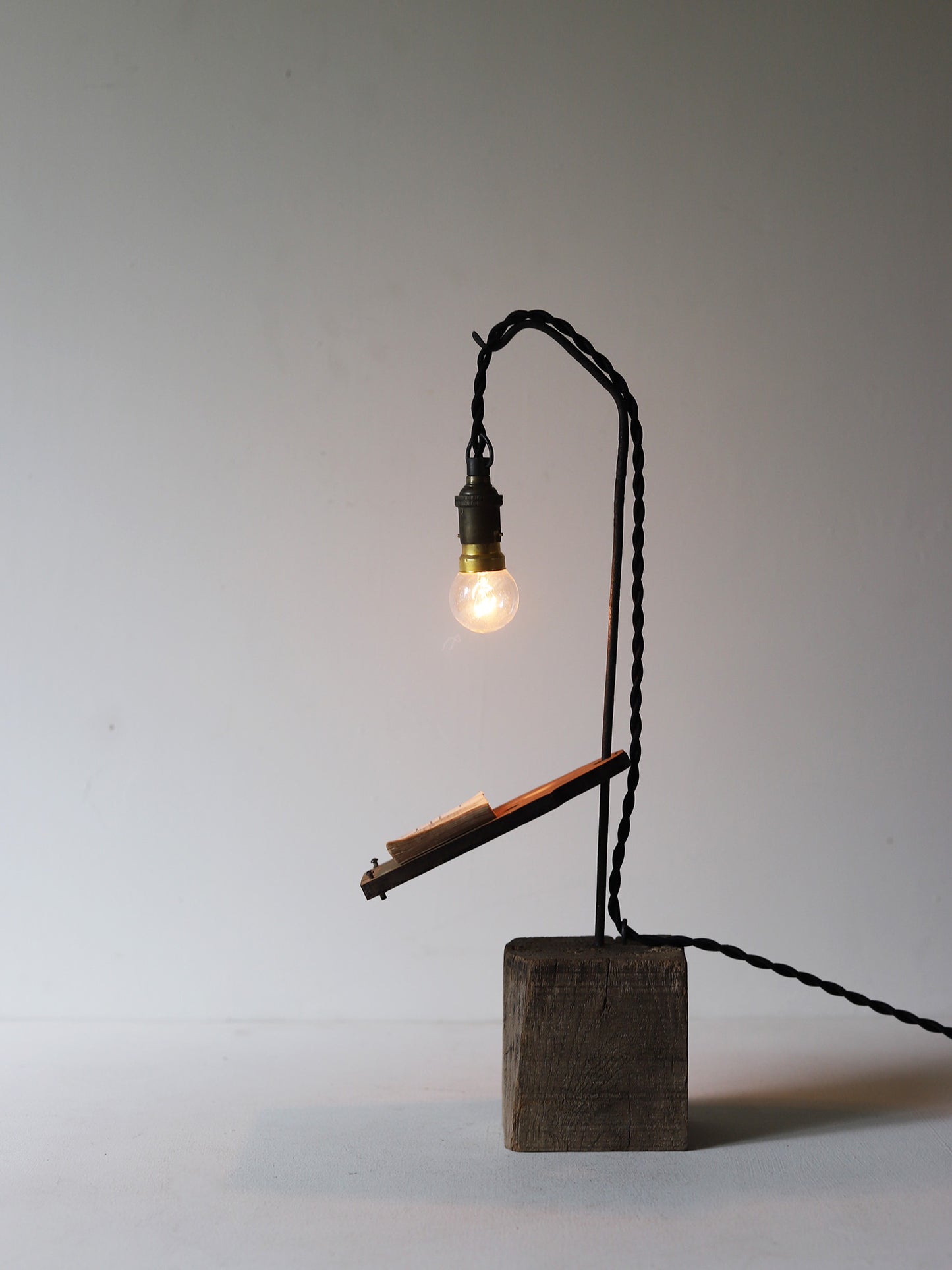 WOOD BROCK LAMP
