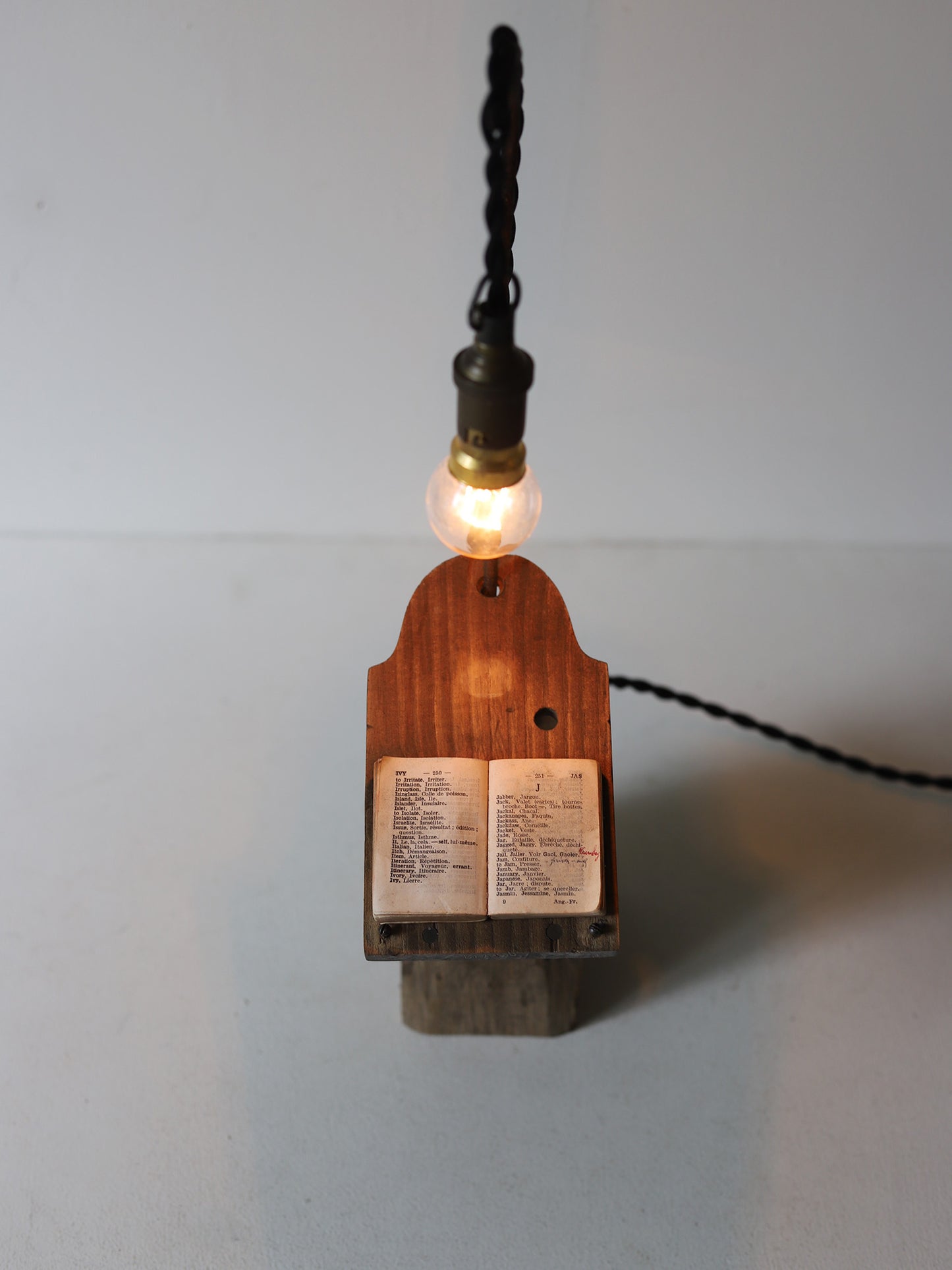WOOD BROCK LAMP