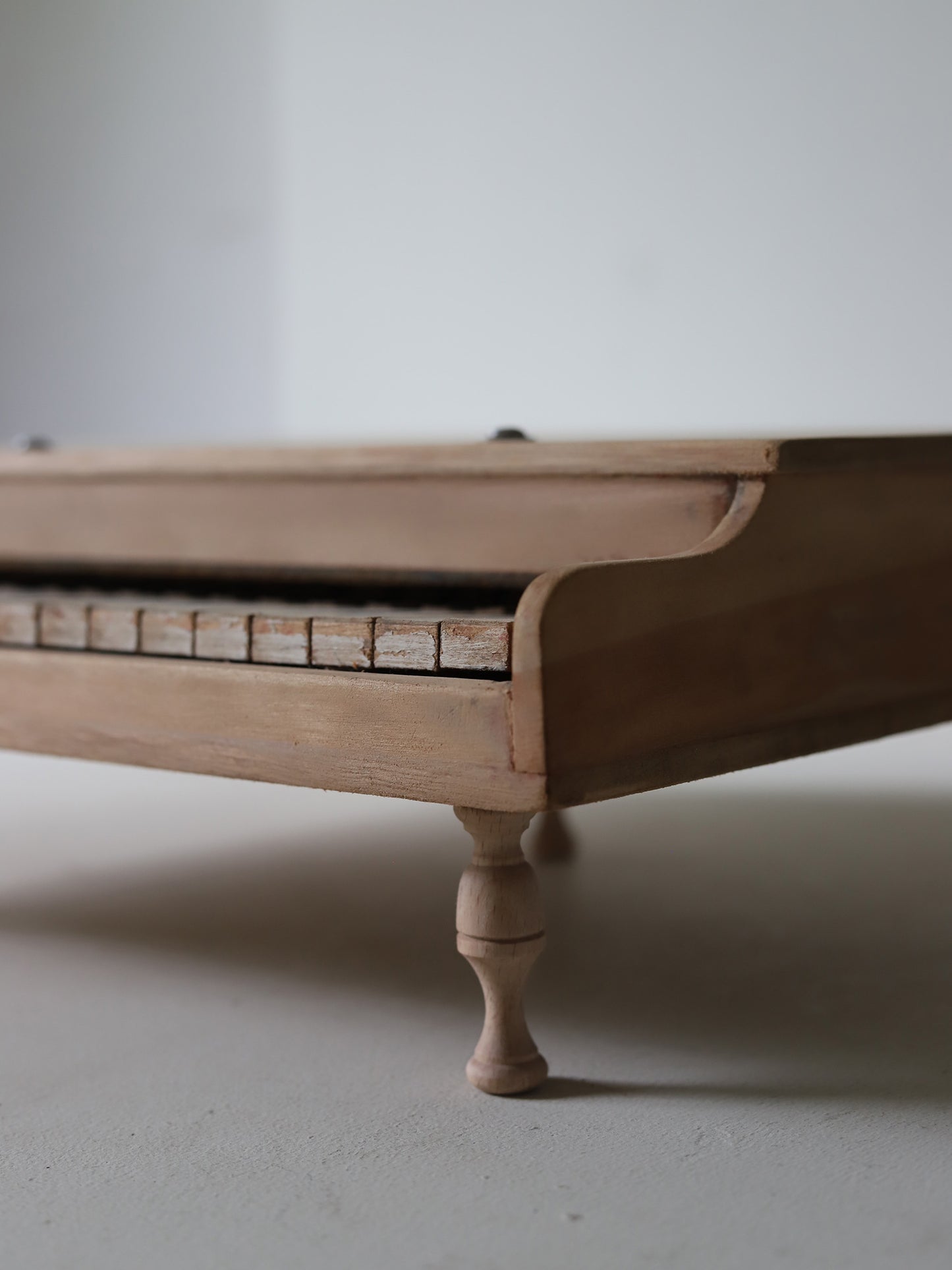 TOY PIANO