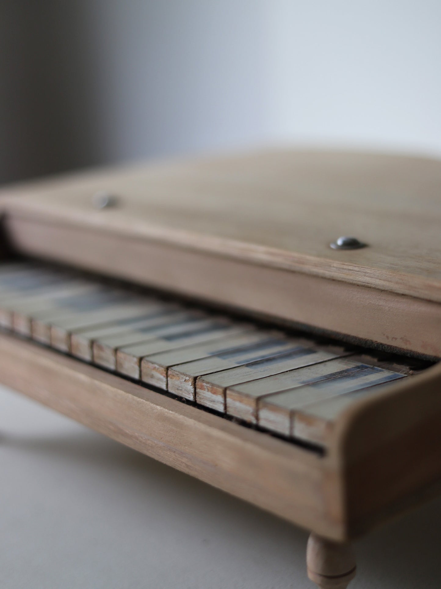 TOY PIANO