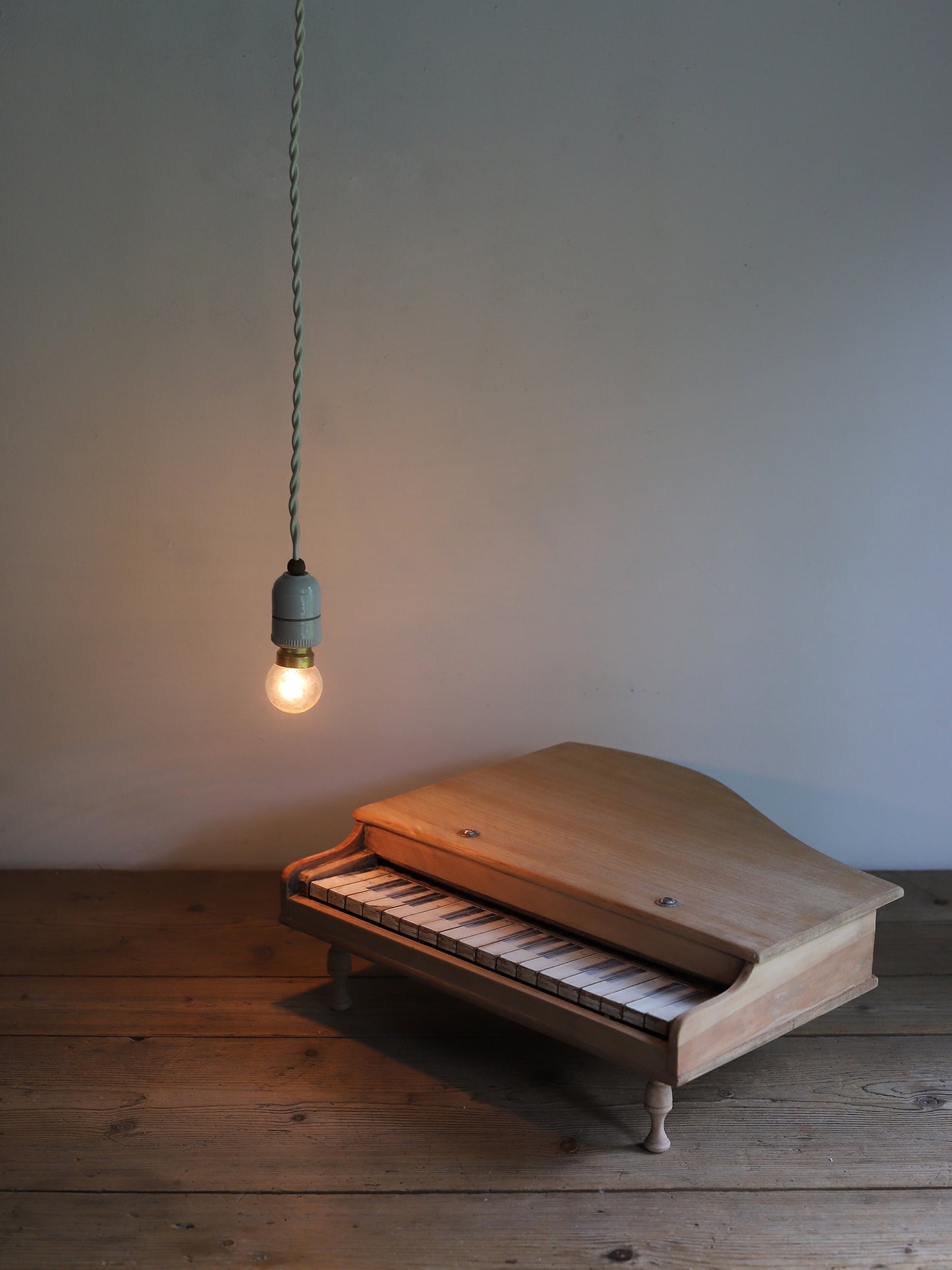 TOY PIANO
