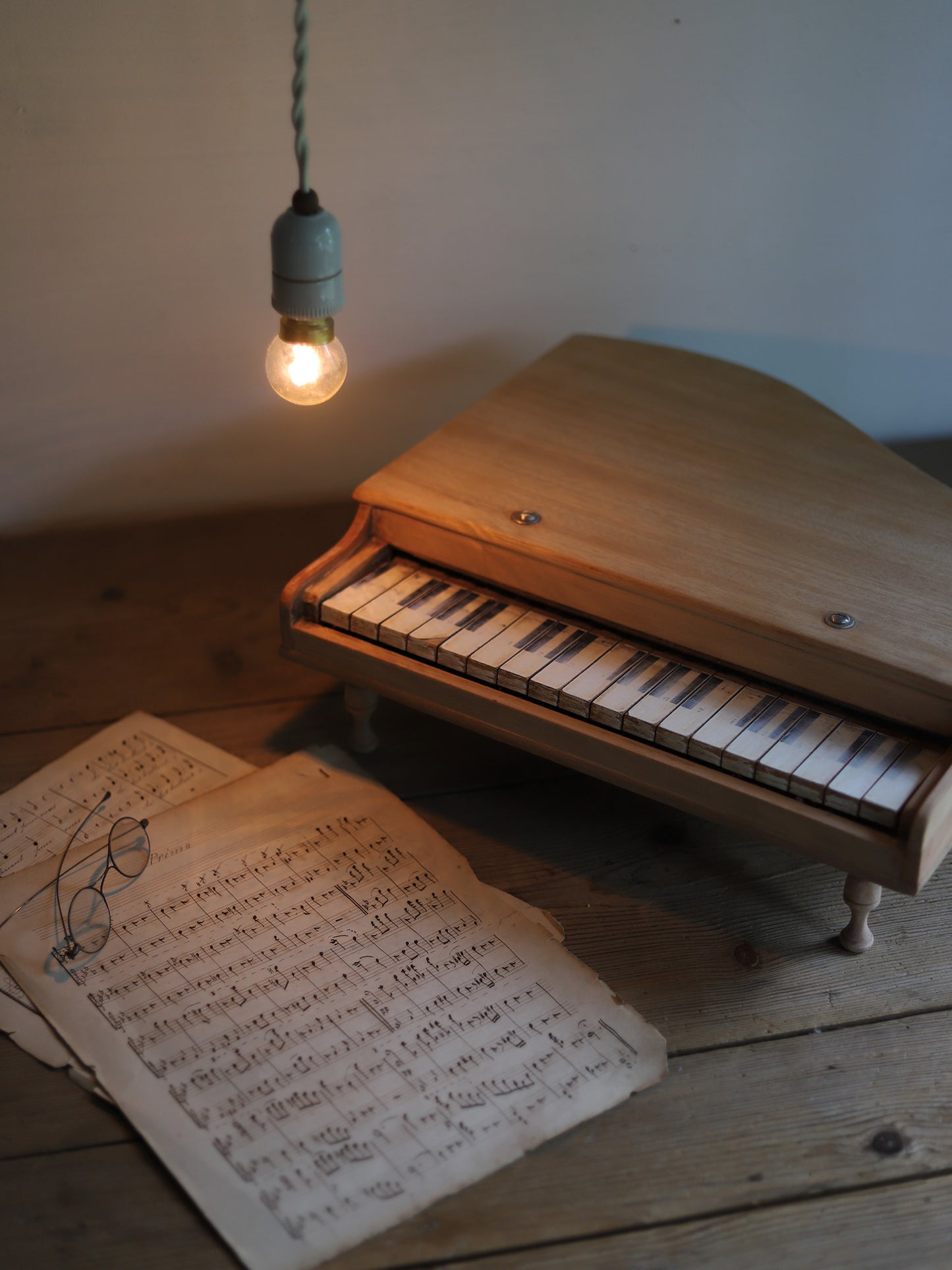 TOY PIANO