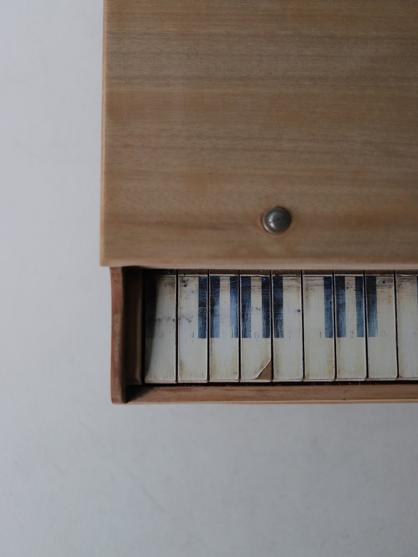 TOY PIANO
