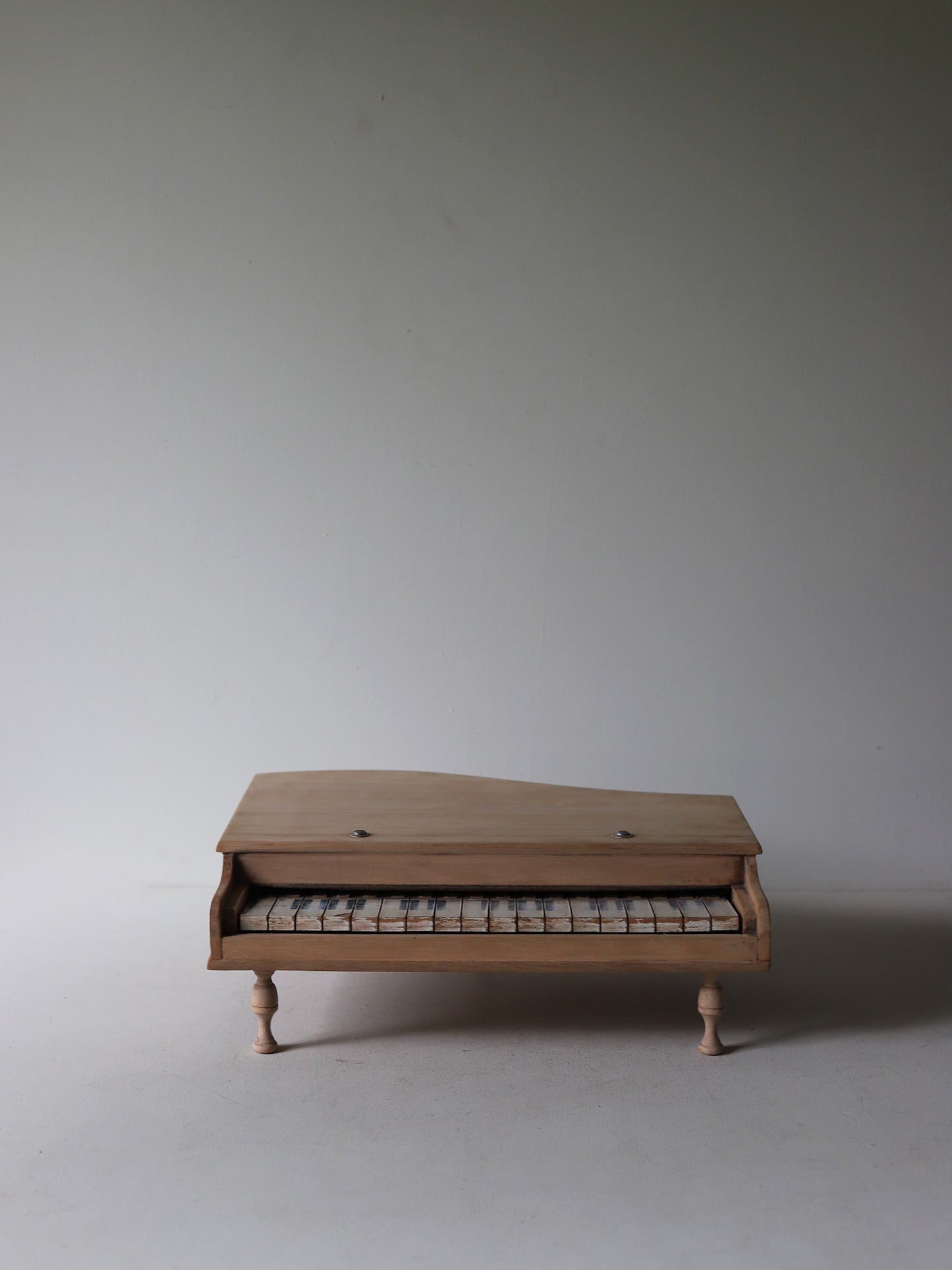 TOY PIANO