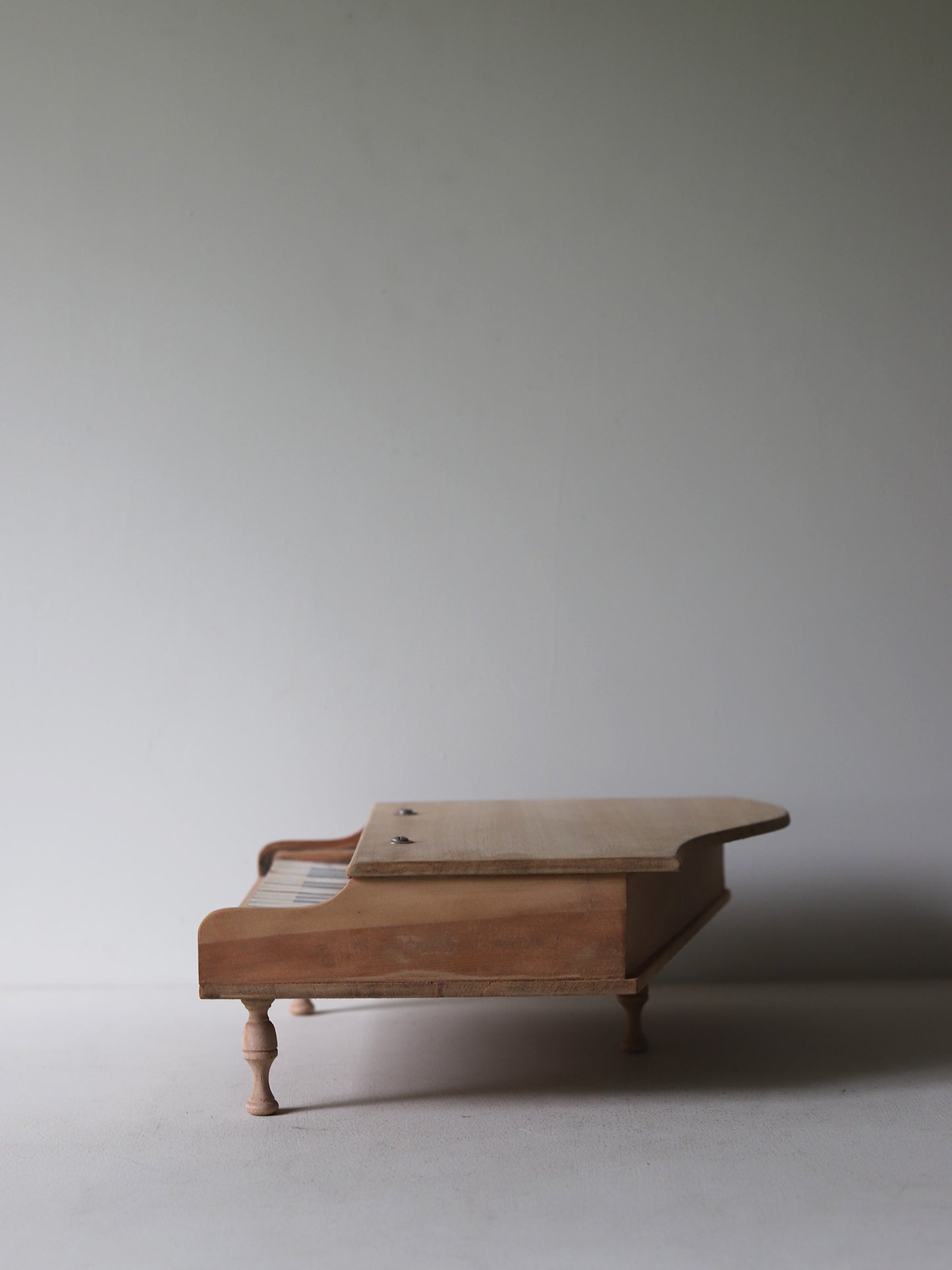 TOY PIANO