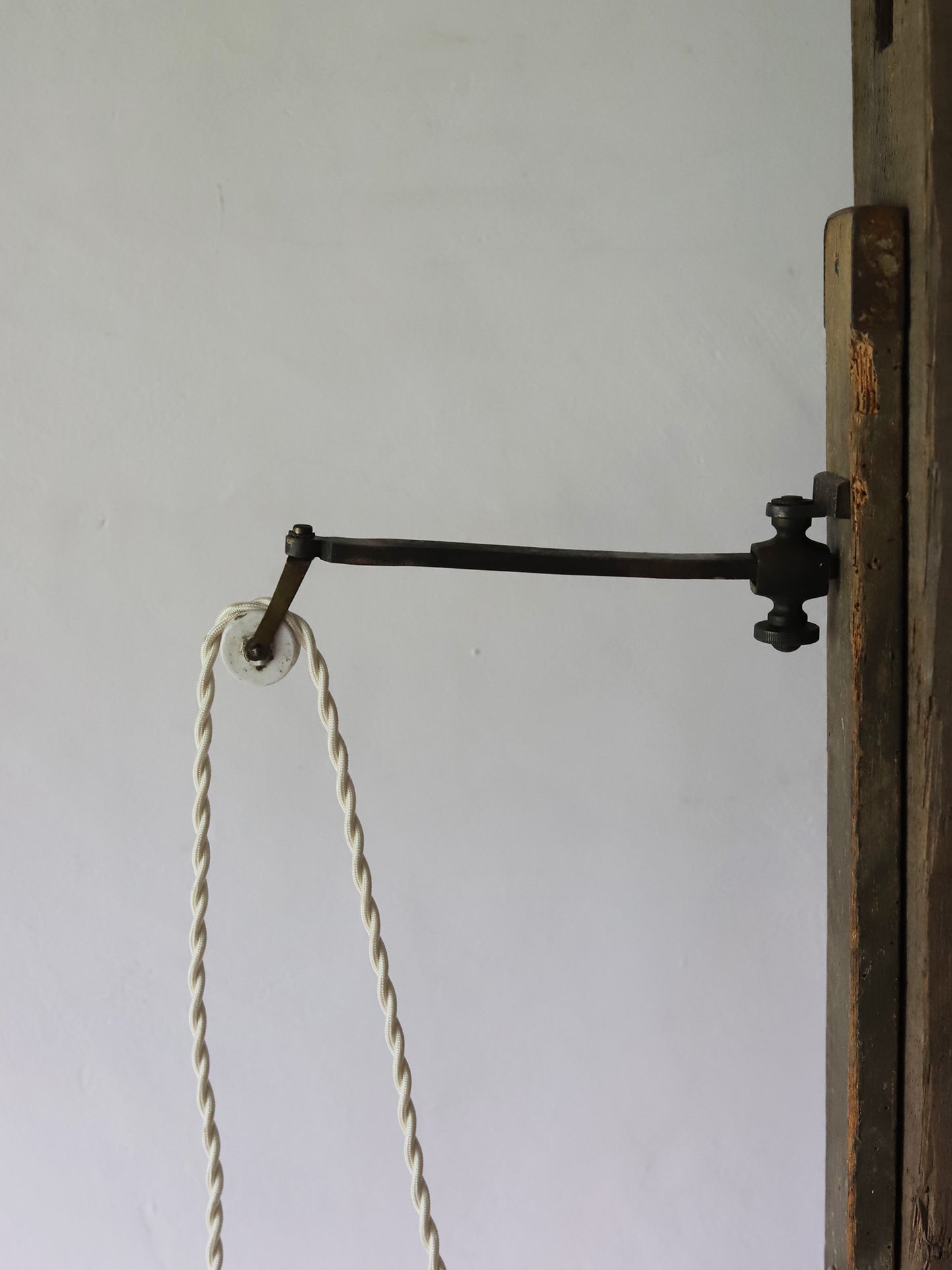 POTTERY LIFTING LAMP