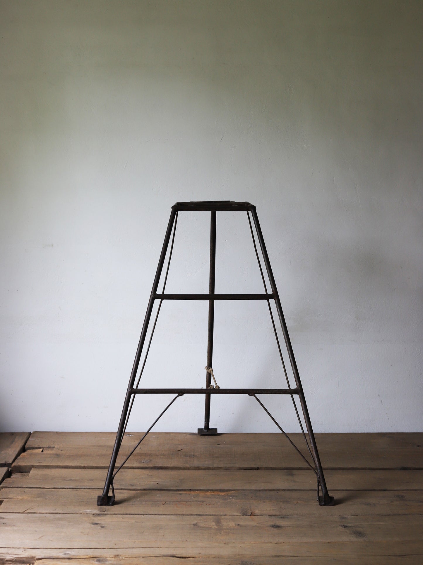 IRON STEPLADDER